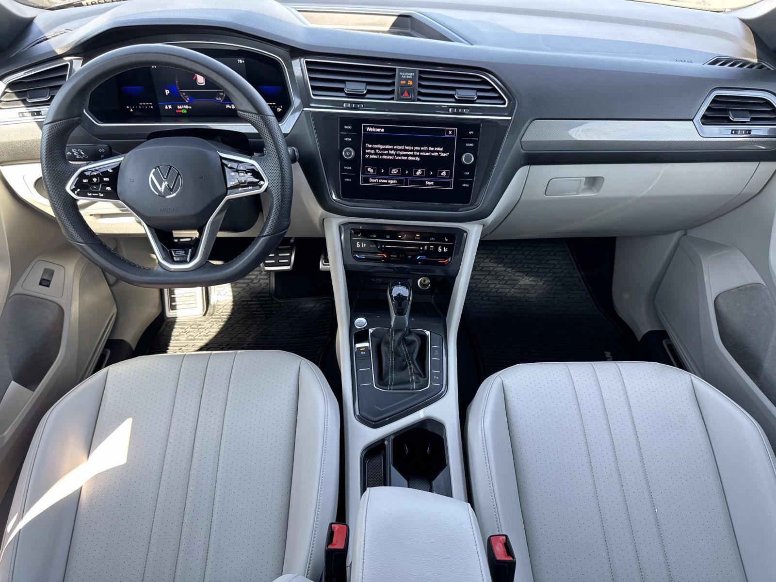 Used 2022 Volkswagen Tiguan SE R-Line image 9