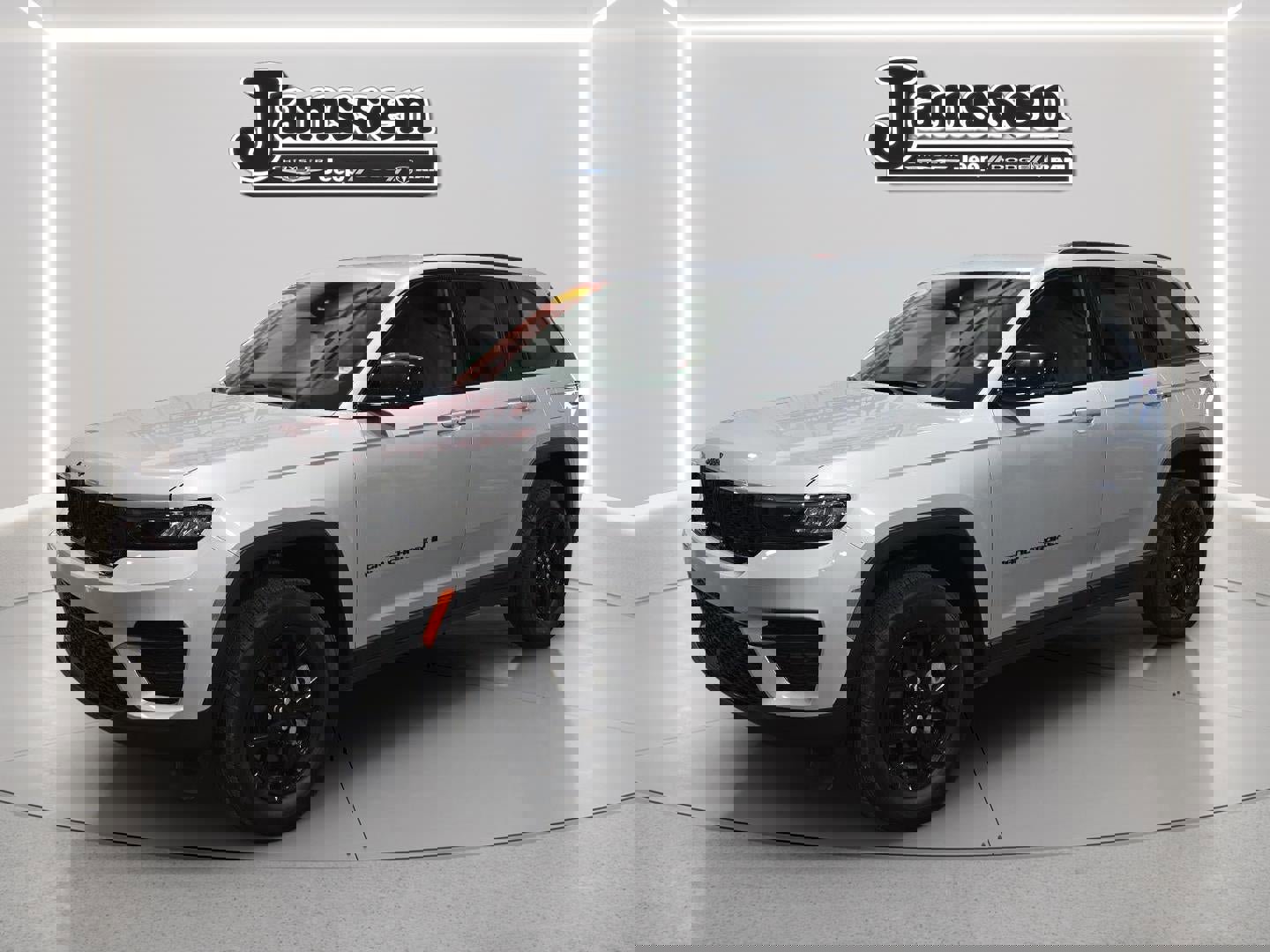 Used 2024 Jeep Grand Cherokee Altitude image 1