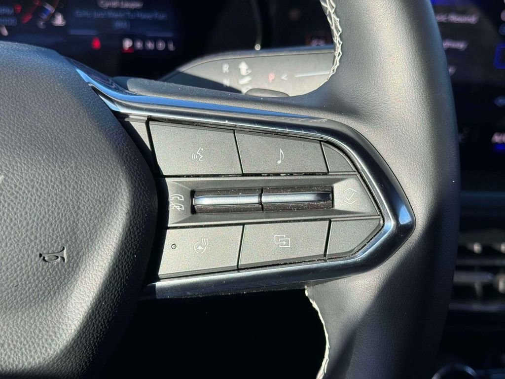 Used 2025 Chevrolet Traverse LT w/ Driver Confidence Package AWD/4WD image 22