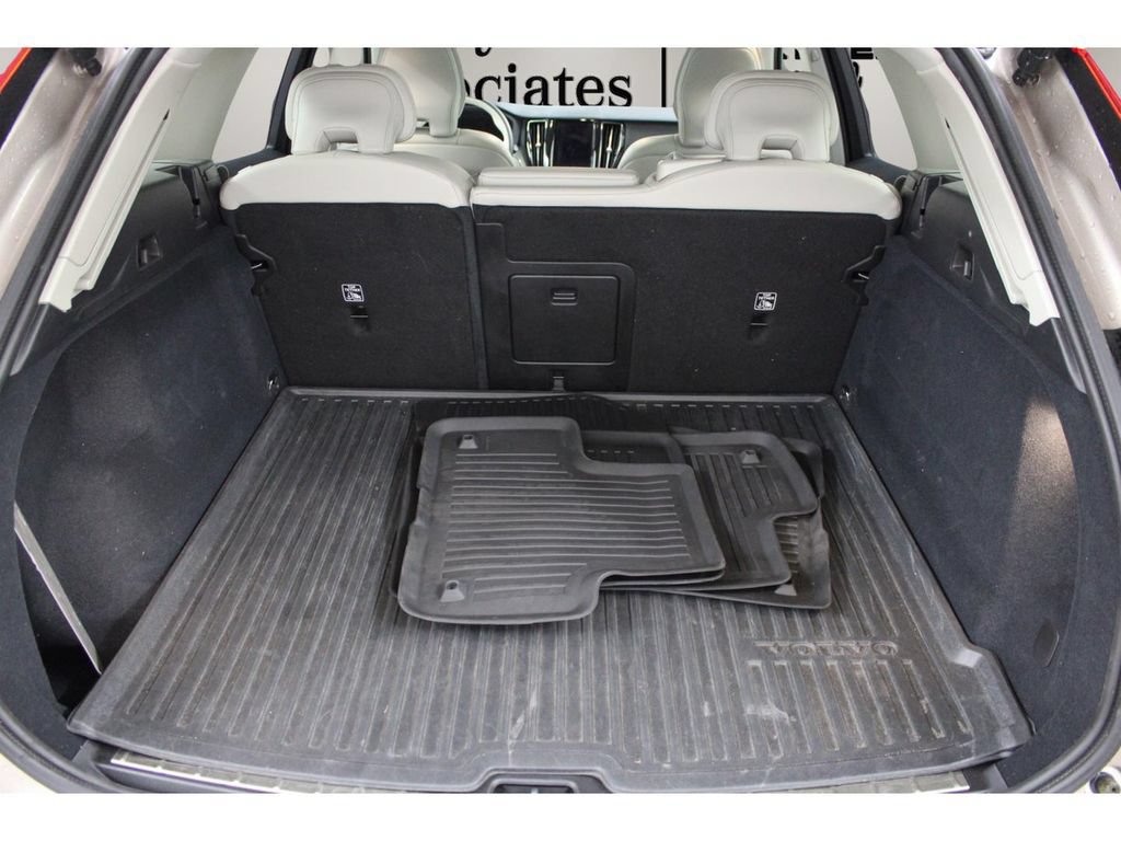 Used 2025 Volvo XC60 B5 Plus w/ Protection Package Premier AWD/4WD image 30