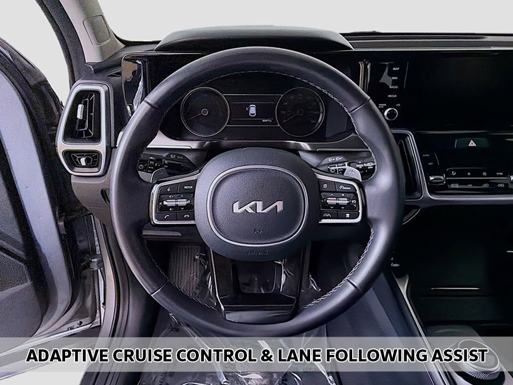 Used 2023 Kia Sorento EX w/ Panoramic Sunroof Package FWD image 5
