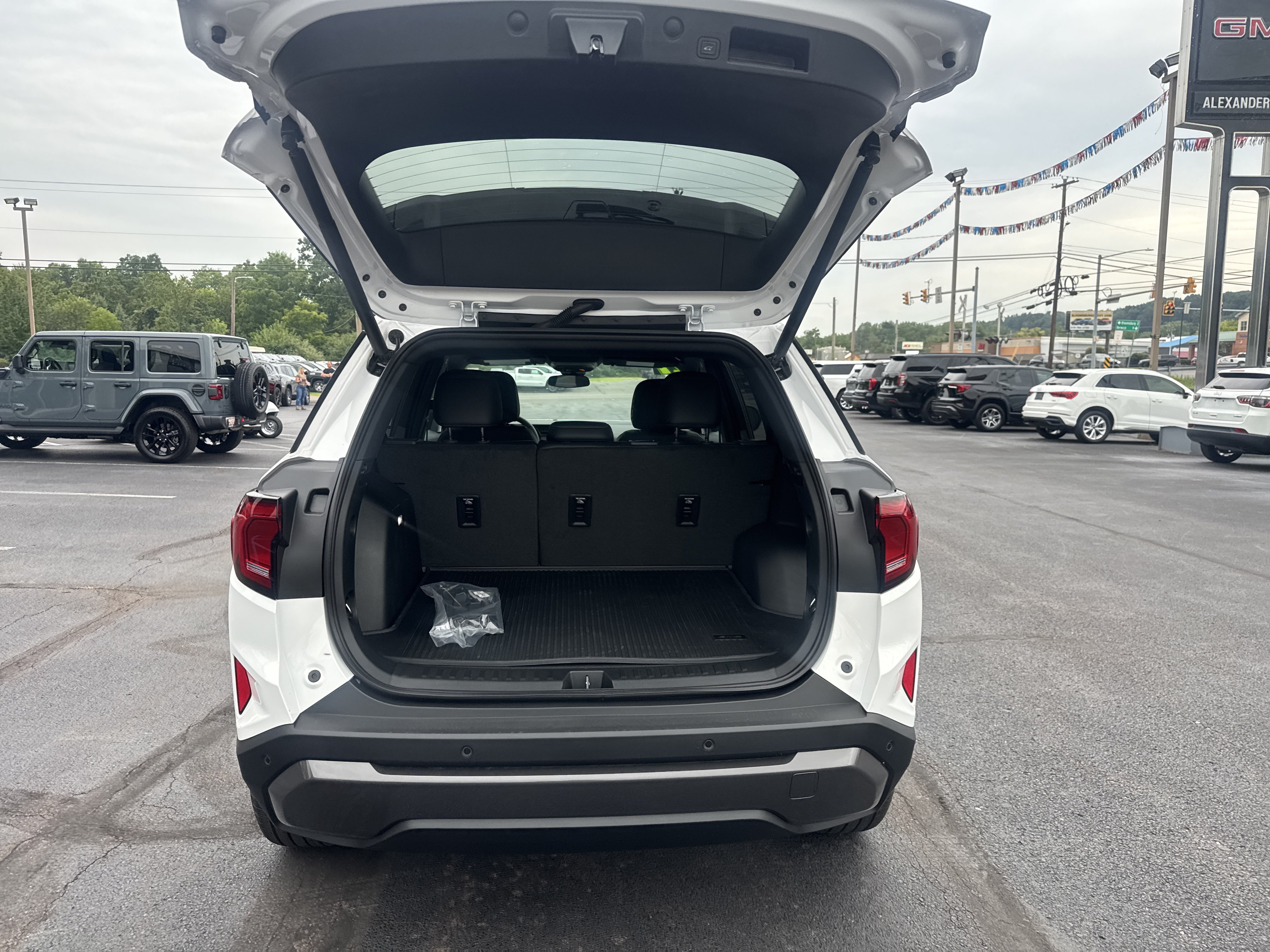 New 2027 GMC Terrain Elevation w/ Elevation Premium Package AWD/4WD image 5
