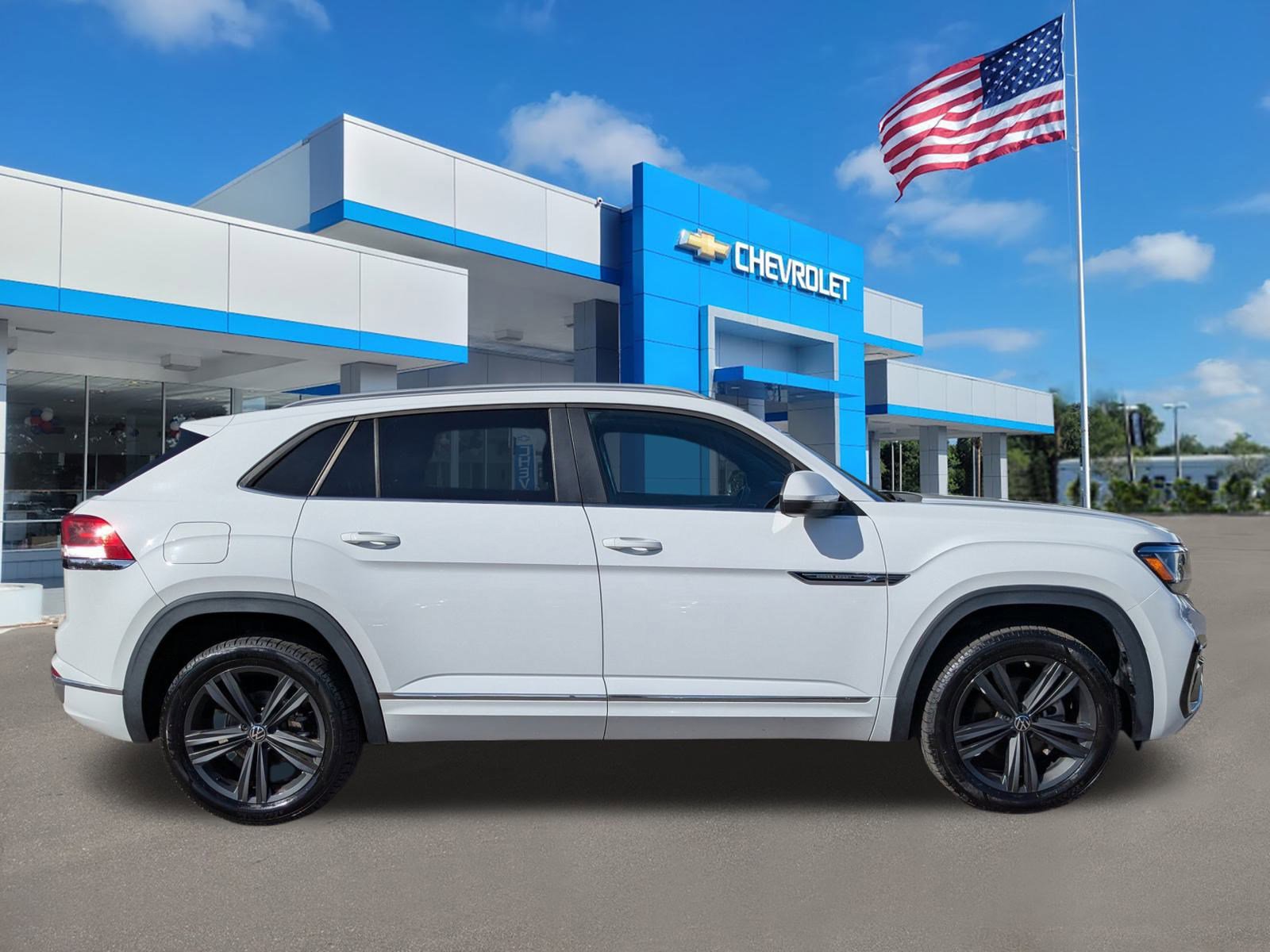 Used 2021 Volkswagen Atlas Cross Sport SE image 3
