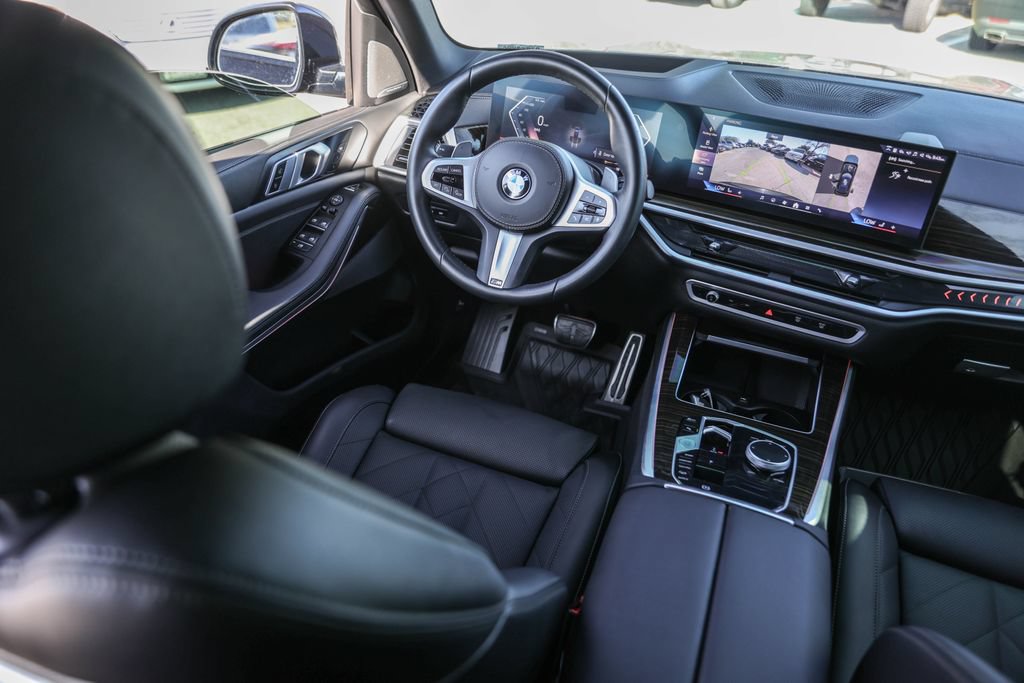 Used 2025 BMW X5 xDrive40i w/ M Sport Package AWD/4WD image 29