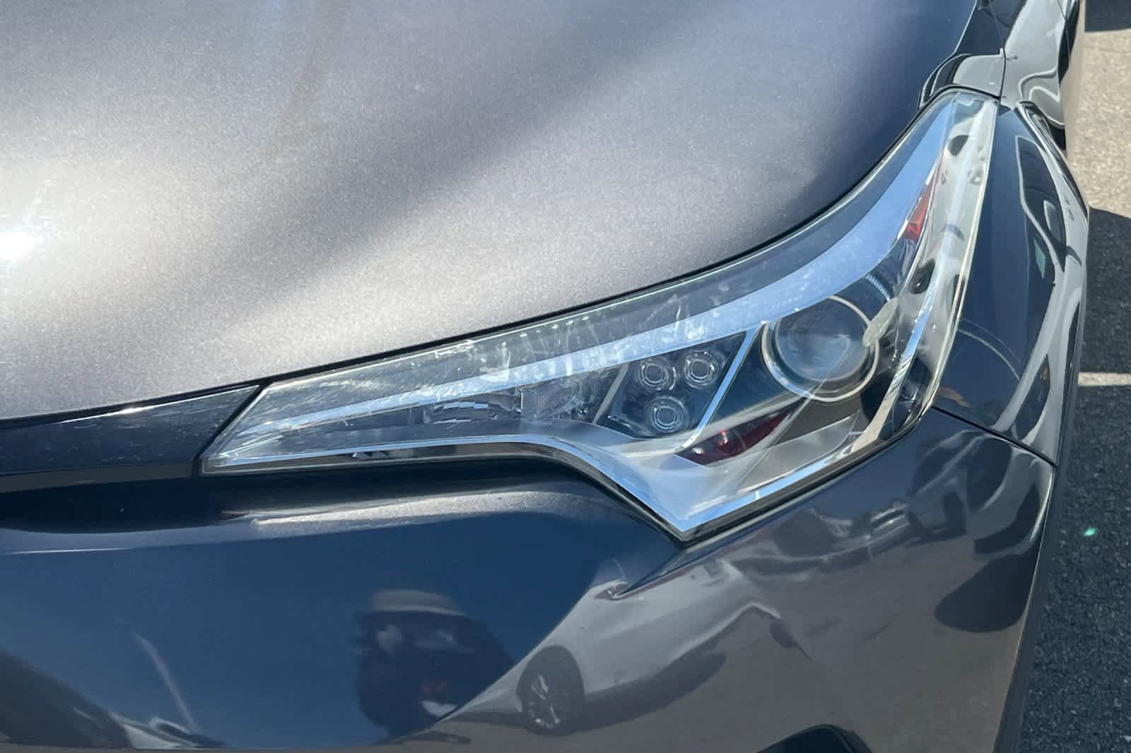 Used 2019 Toyota C-HR LE FWD image 11