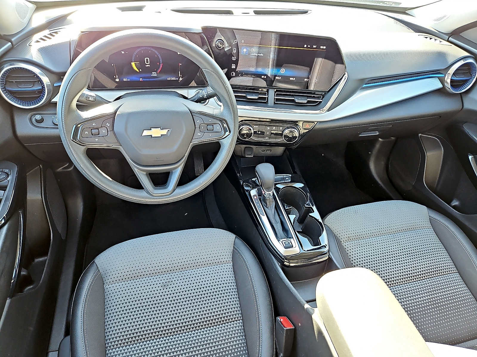 Used 2025 Chevrolet Trax LT FWD image 11