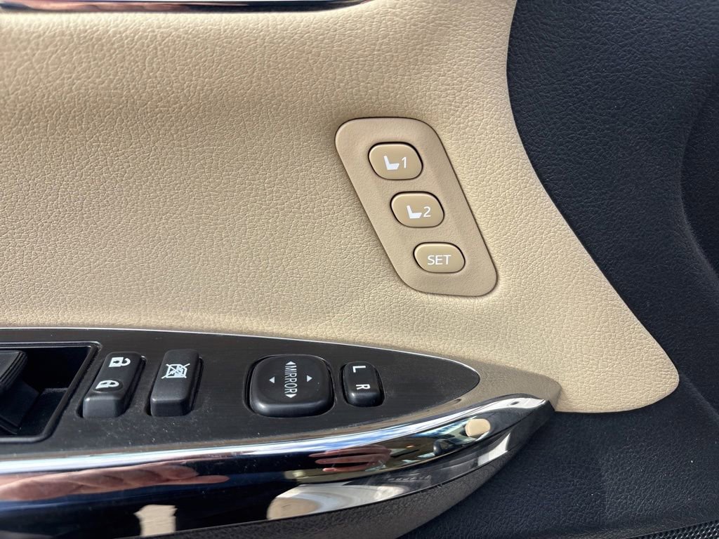 Used 2013 Toyota Avalon Limited FWD image 10