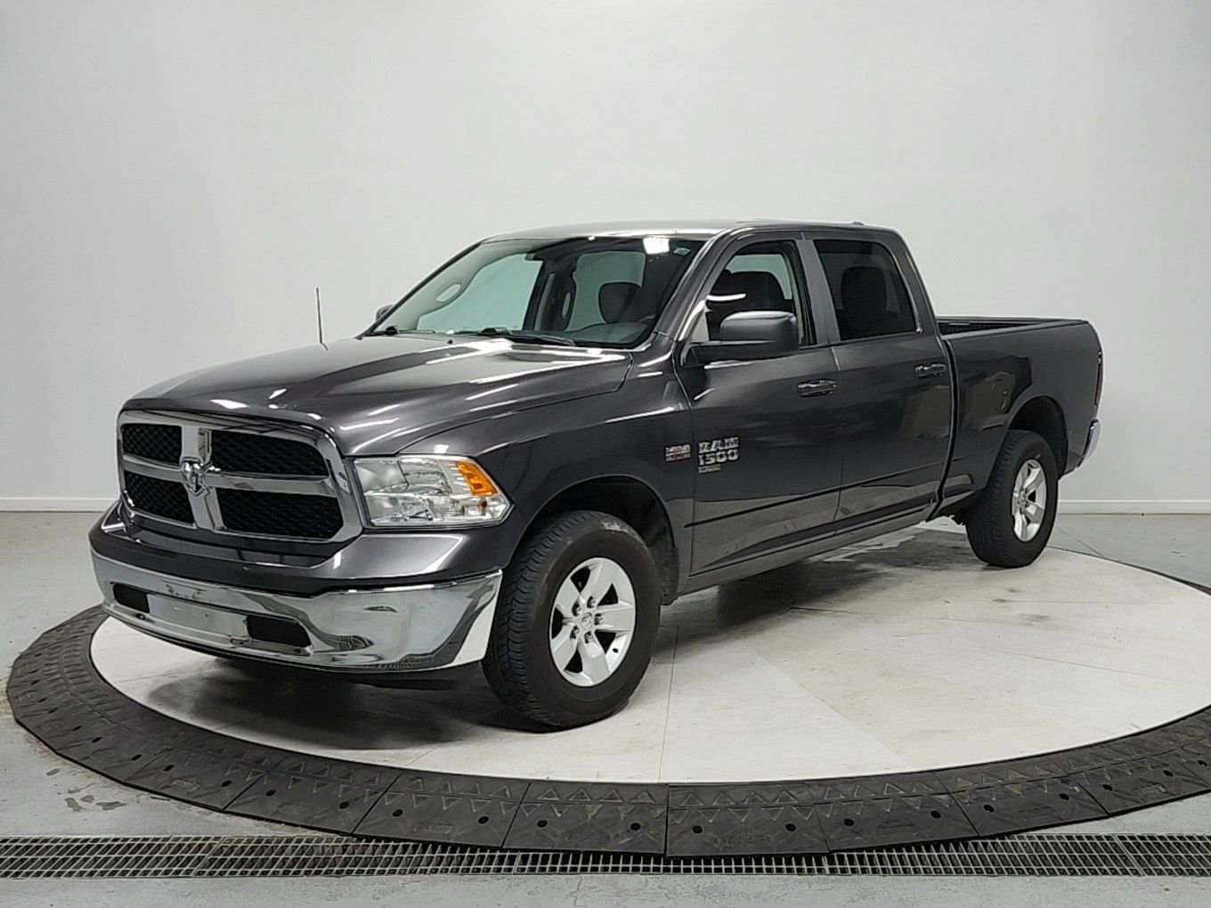 Used 2021 RAM 1500 Classic SLT AWD/4WD image 3