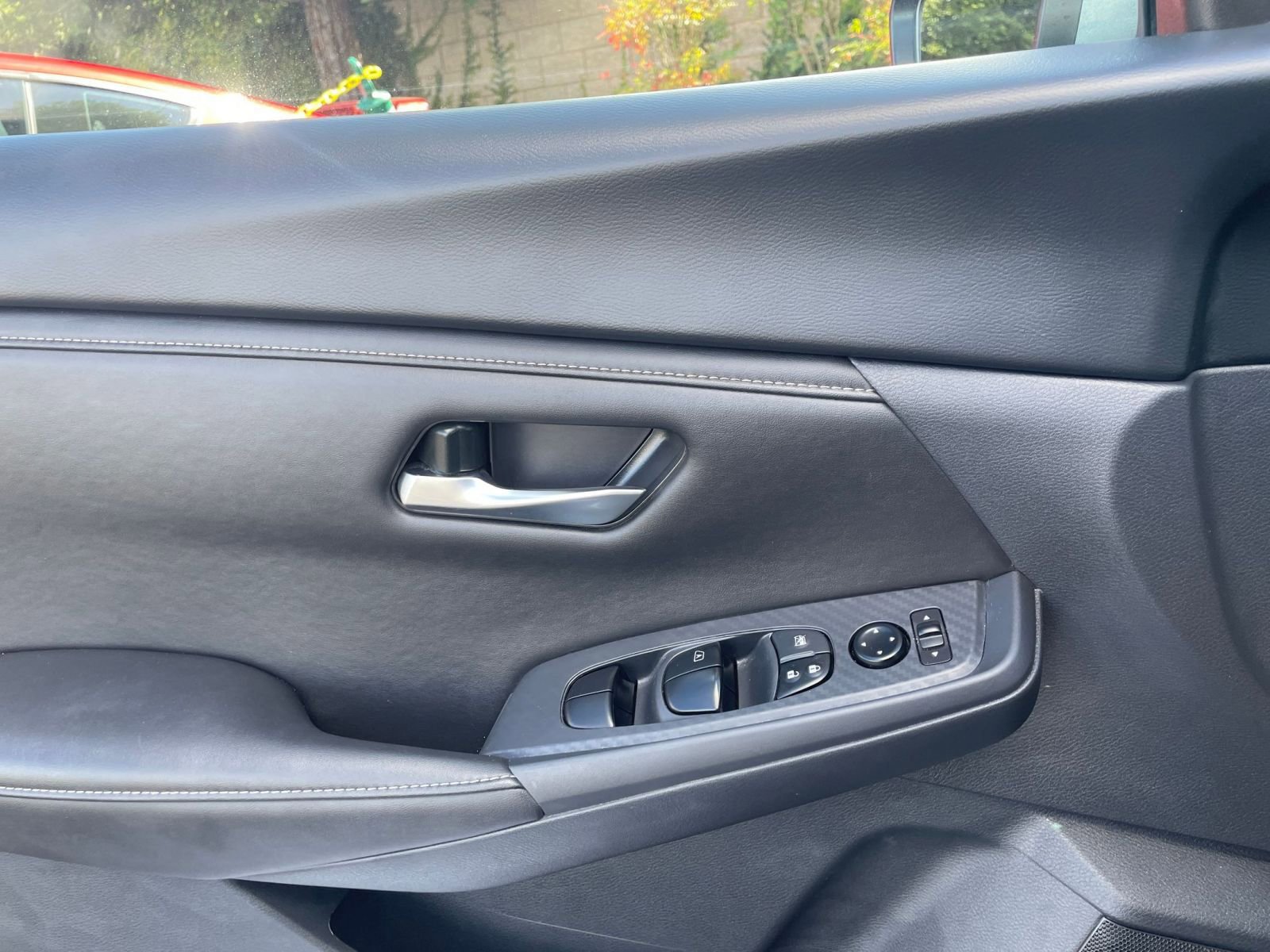 Used 2025 Nissan Sentra SV FWD image 18