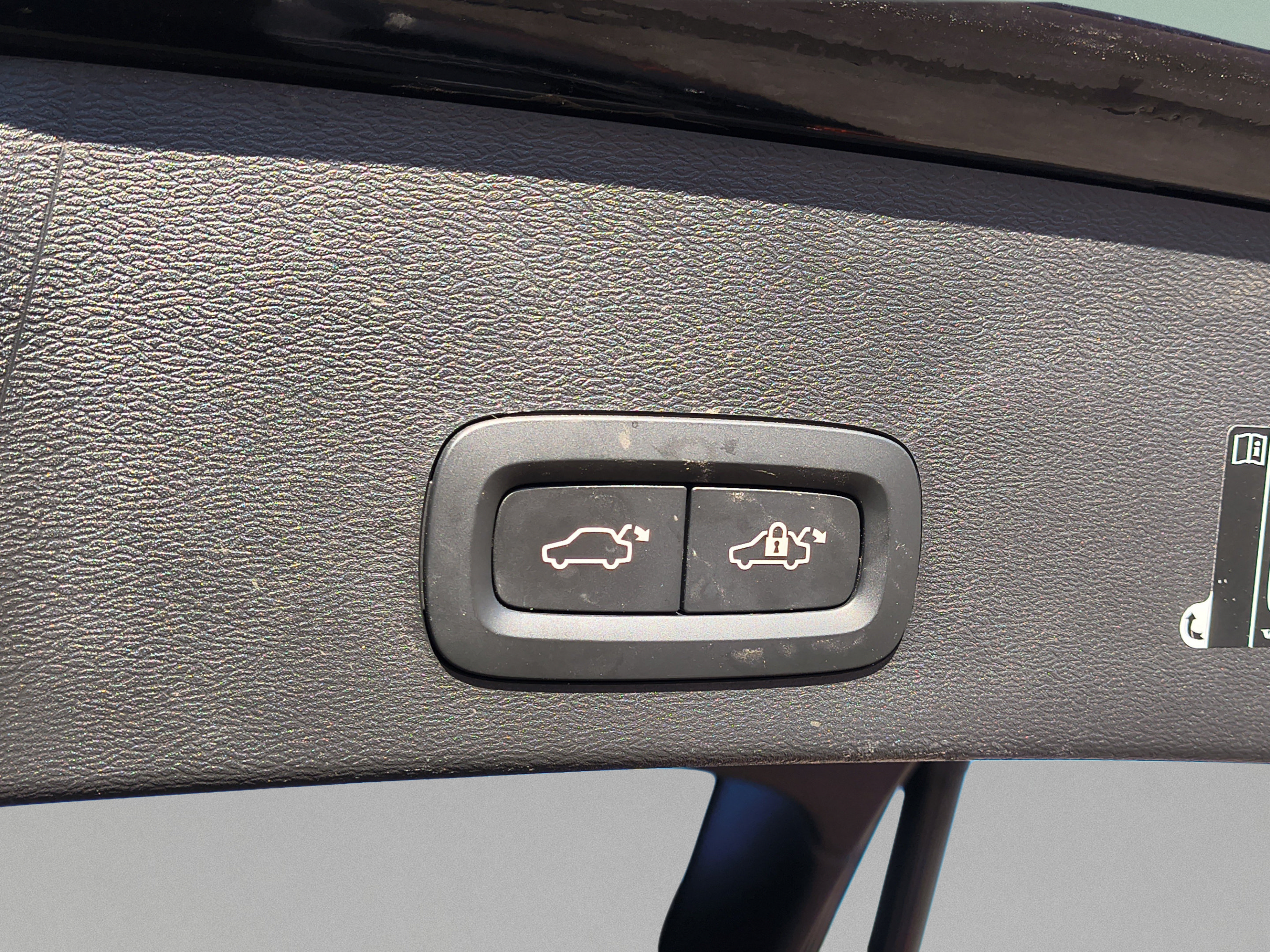 Used 2019 Volvo XC40 T4 Momentum FWD image 10