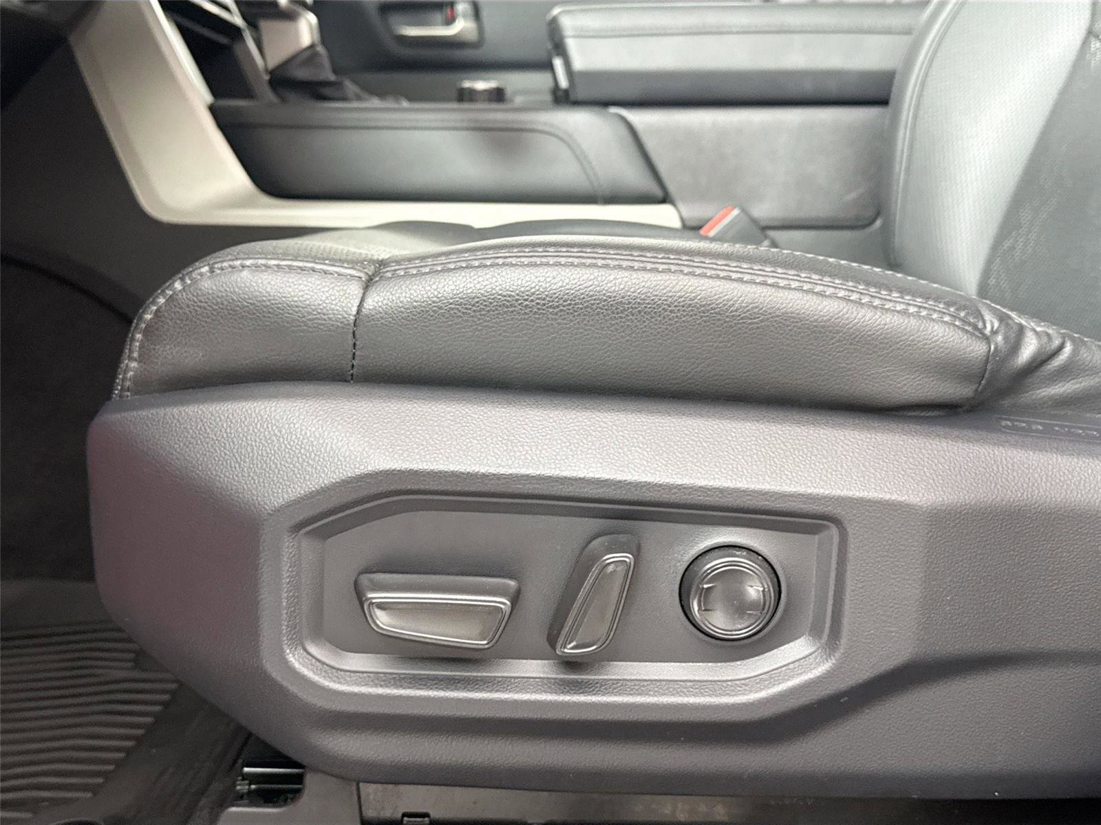 Used 2023 Toyota Tundra Limited AWD/4WD image 31
