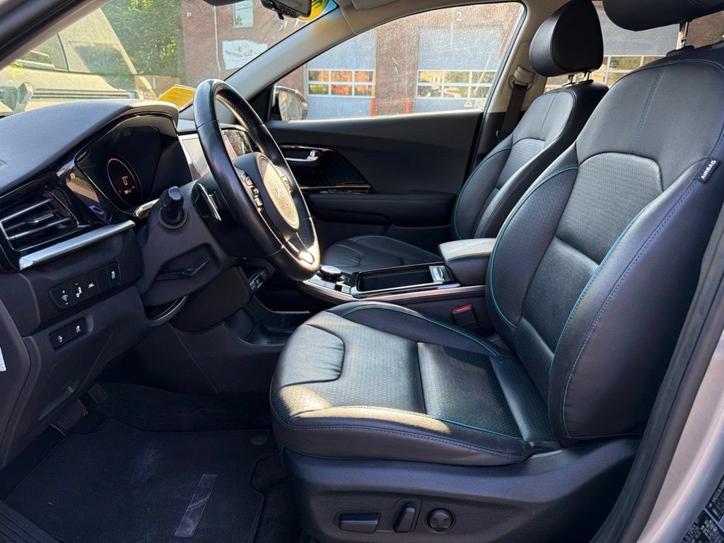 Certified 2022 Kia Niro EX Premium w/ Cold Weather Package FWD image 15