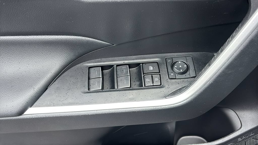 Used 2023 Toyota RAV4 XLE Premium AWD/4WD image 15
