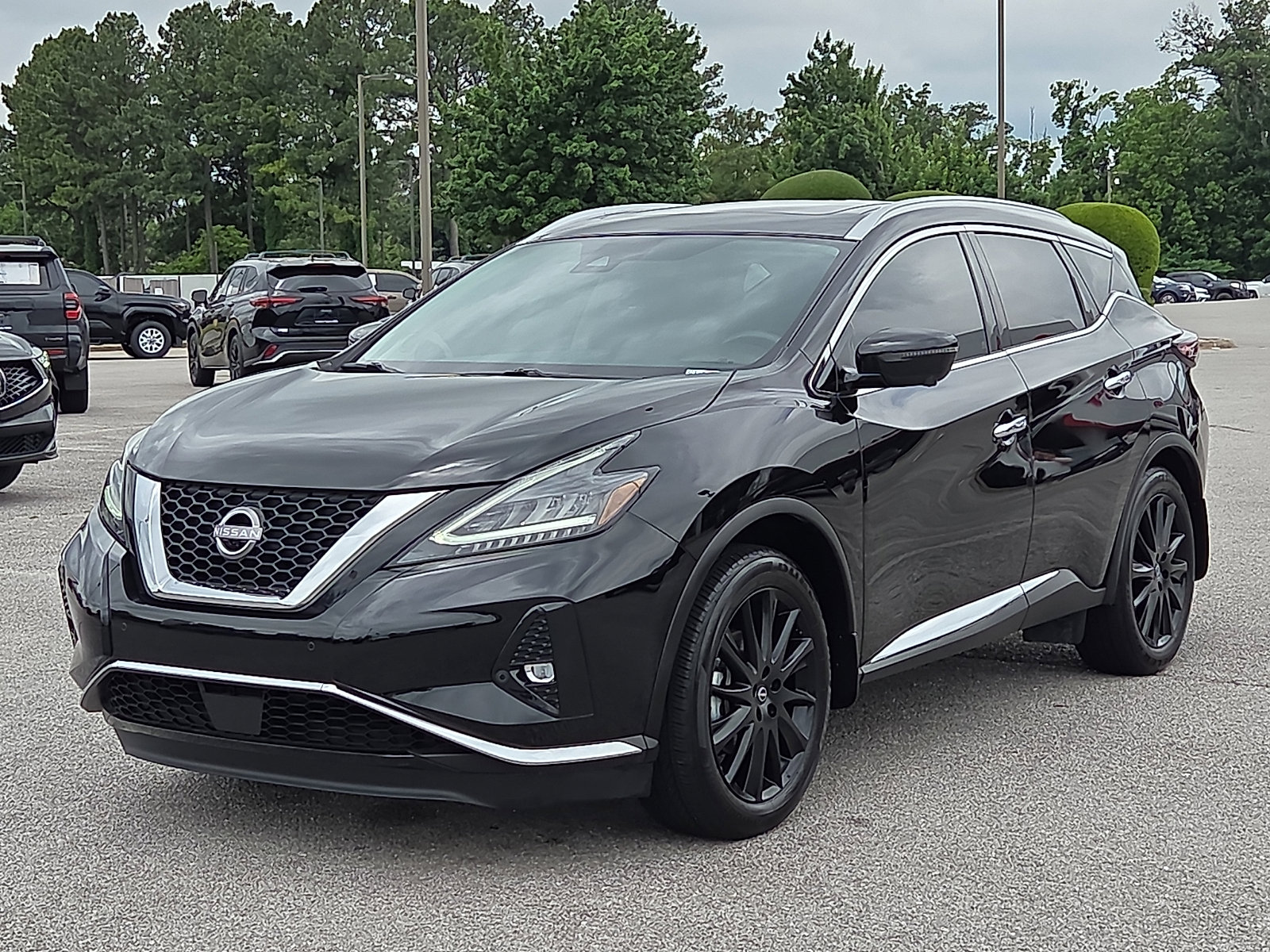 Used 2024 Nissan Murano Platinum w/ Cargo Package FWD image 2