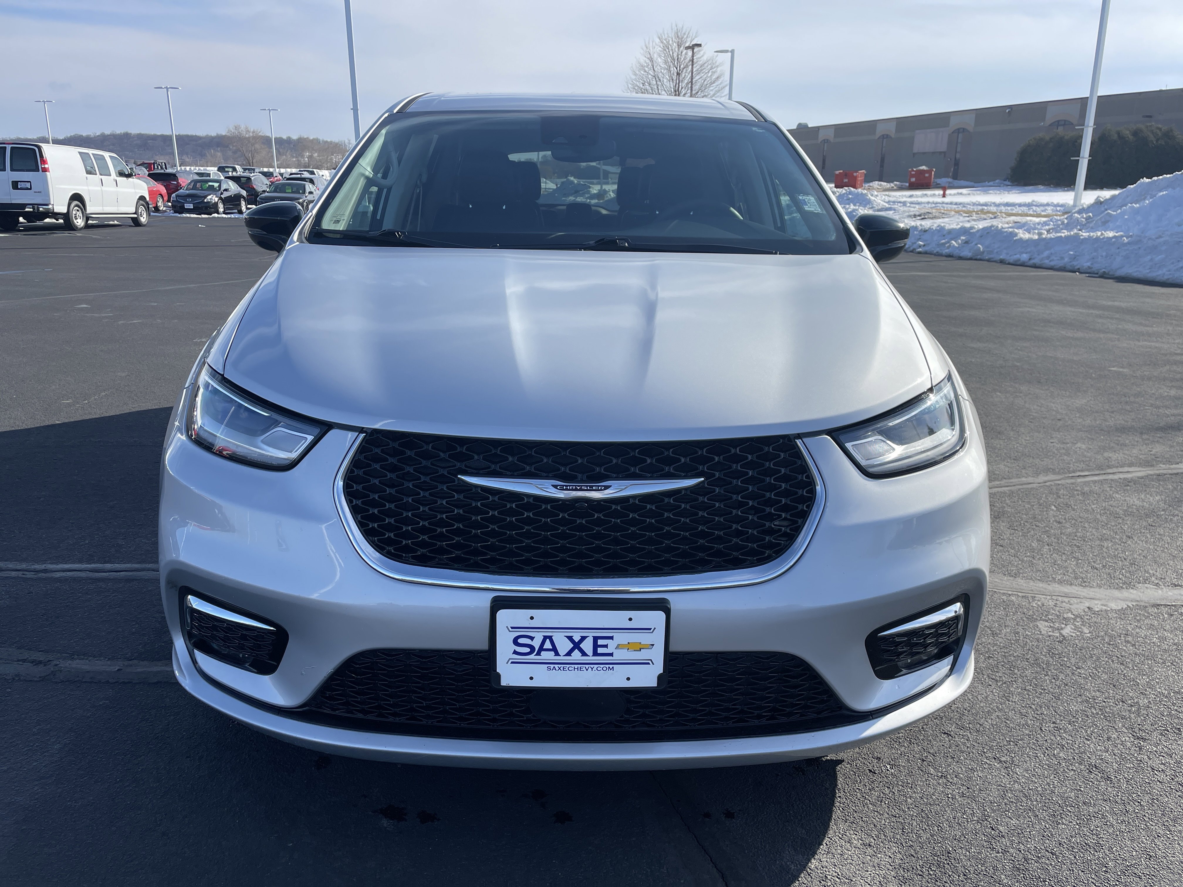 Used 2024 Chrysler Pacifica Touring-L image 8