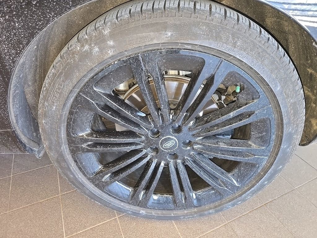 Used 2025 Land Rover Range Rover Long Wheelbase SE image 10