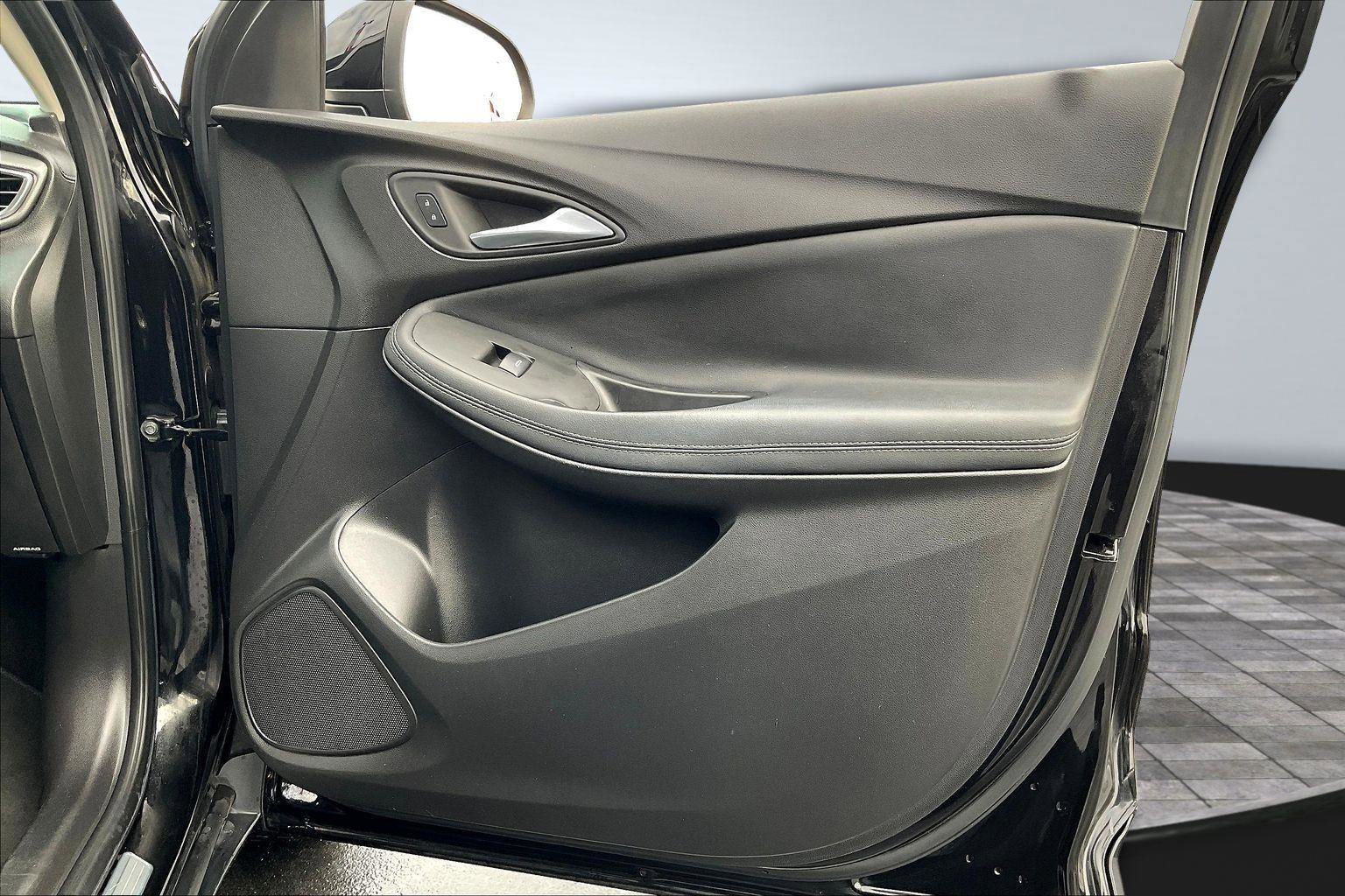 Used 2022 Buick Encore GX Essence w/ Advanced Technology Package image 23