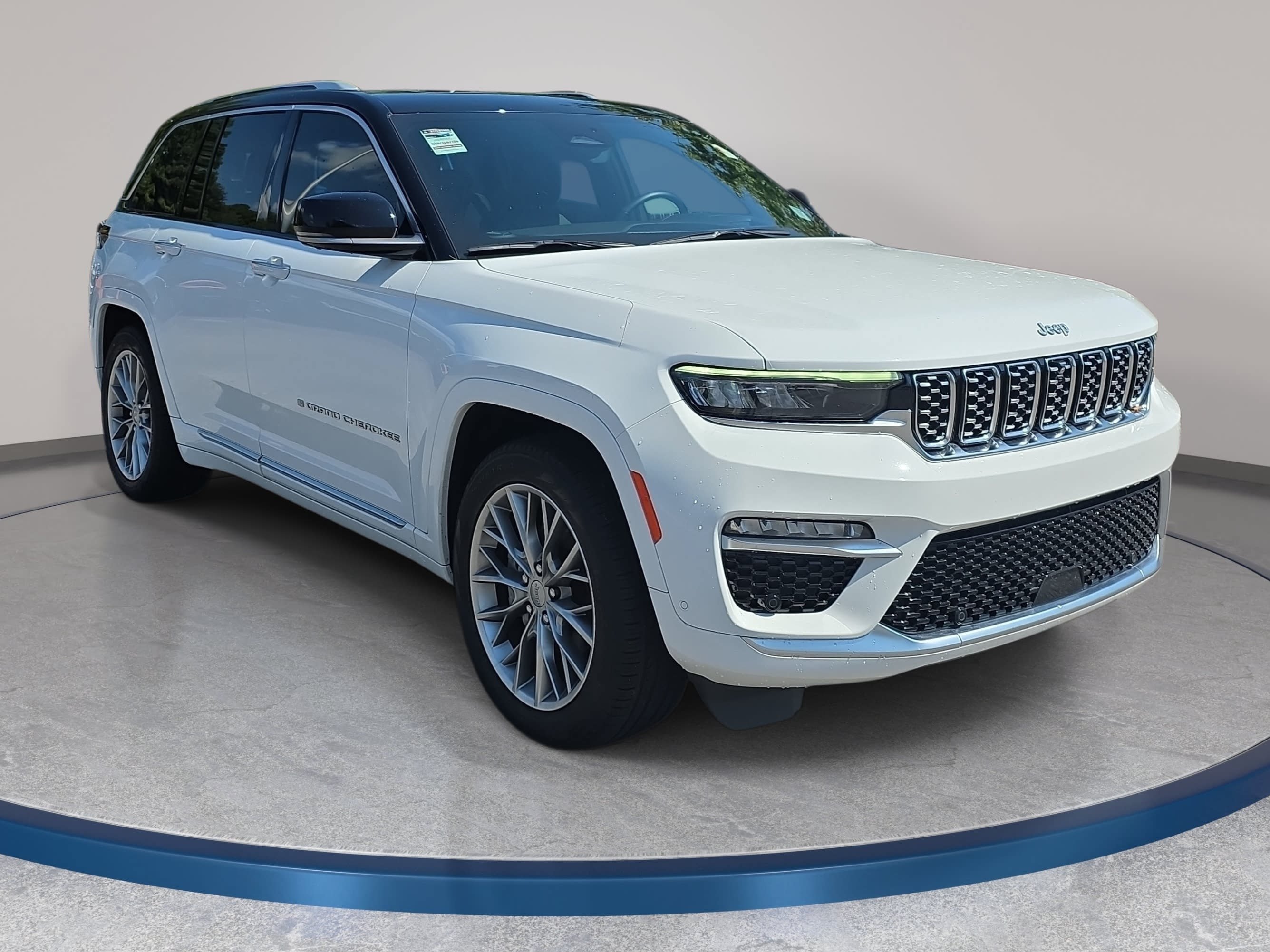 Used 2023 Jeep Grand Cherokee Summit w/ Adv Protech Group IV AWD/4WD image 3