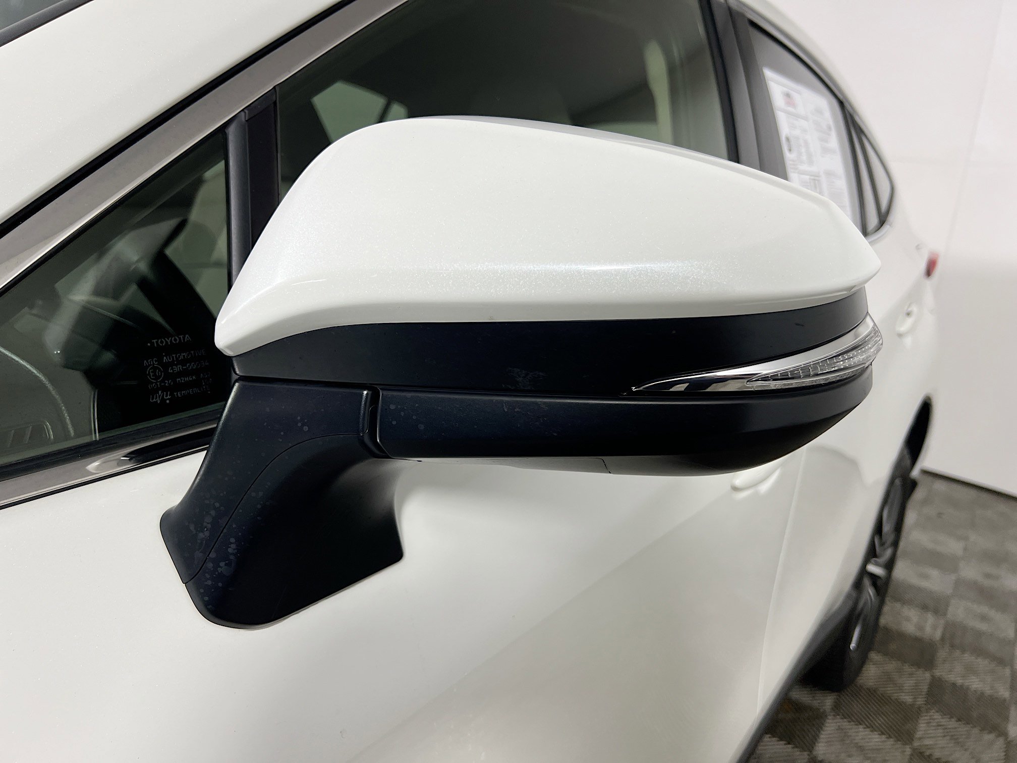 Used 2021 Toyota Venza LE w/ Carpet Mat Package (TMS) image 13