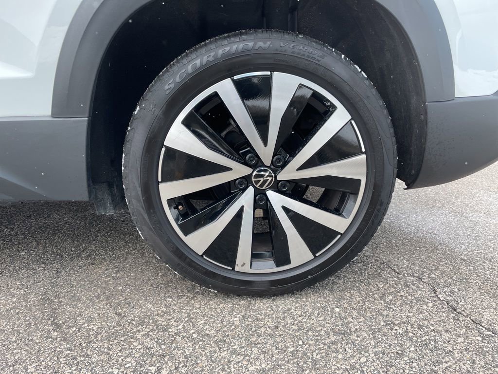 Used 2024 Volkswagen Taos SE image 53