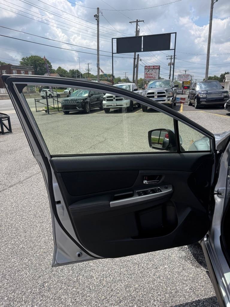 Used 2017 Subaru Crosstrek 2.0i Premium w/ Moonroof Package AWD/4WD image 11