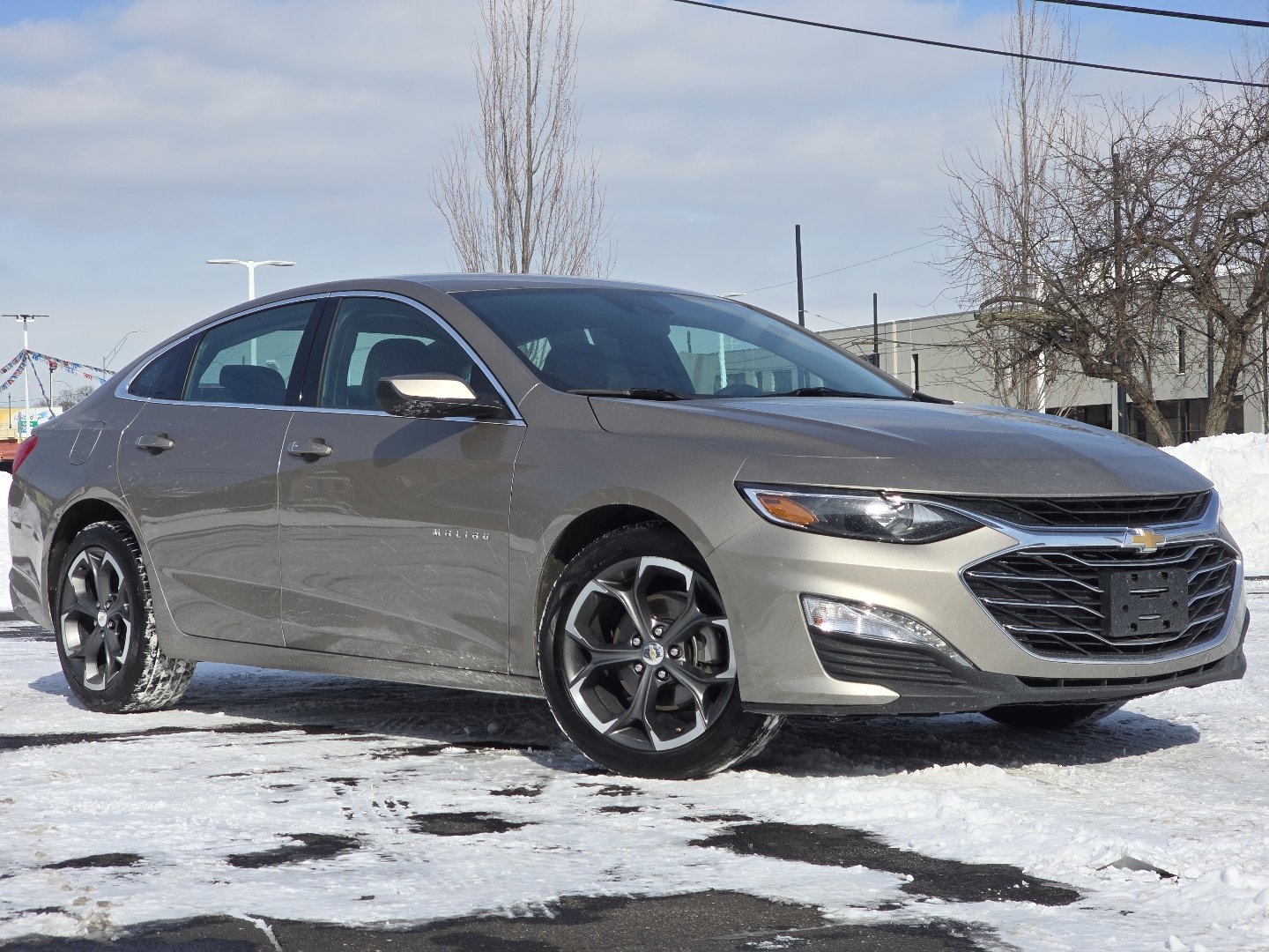 Used 2024 Chevrolet Malibu LT image 2