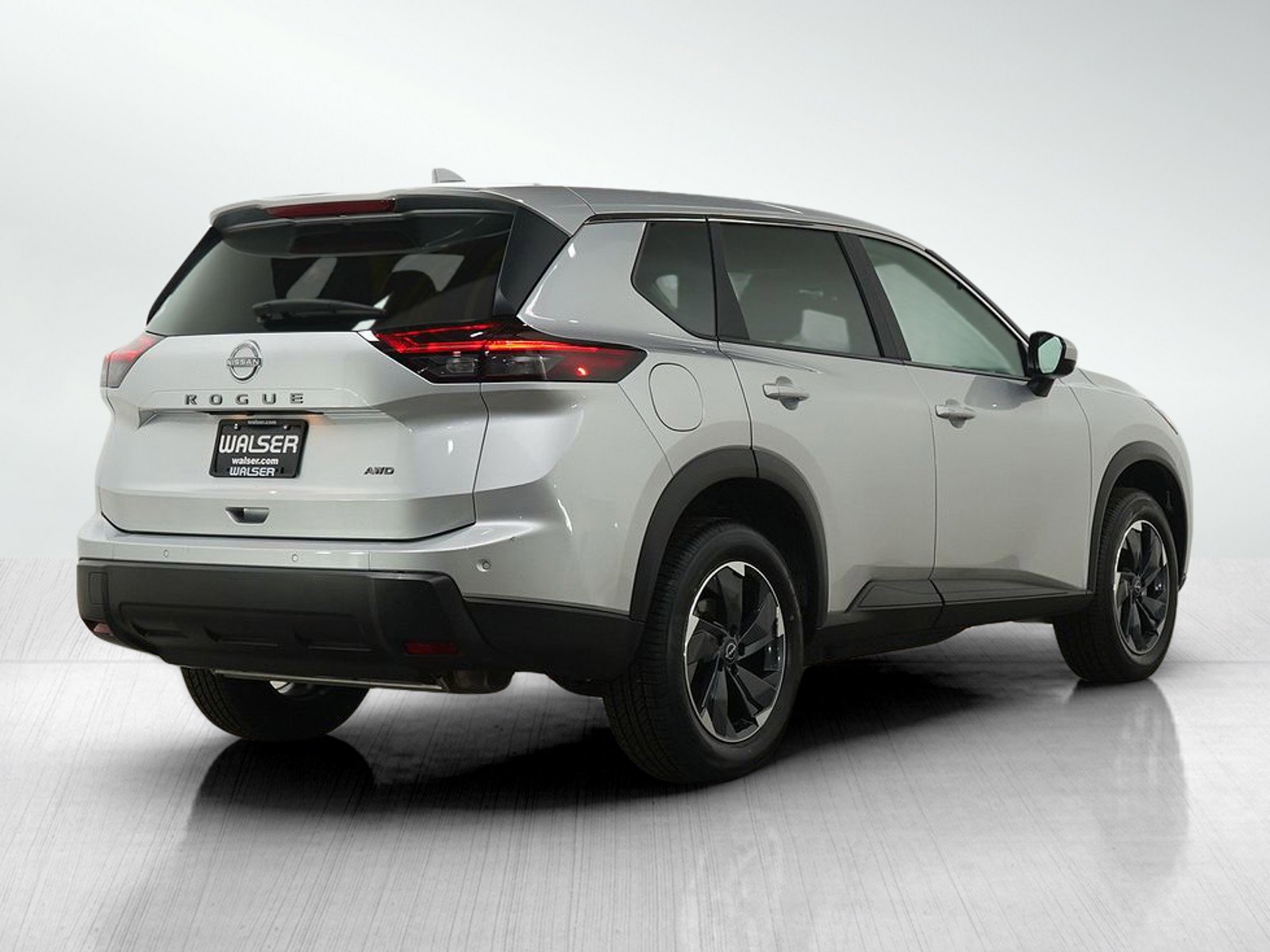 Used 2025 Nissan Rogue SV image 5