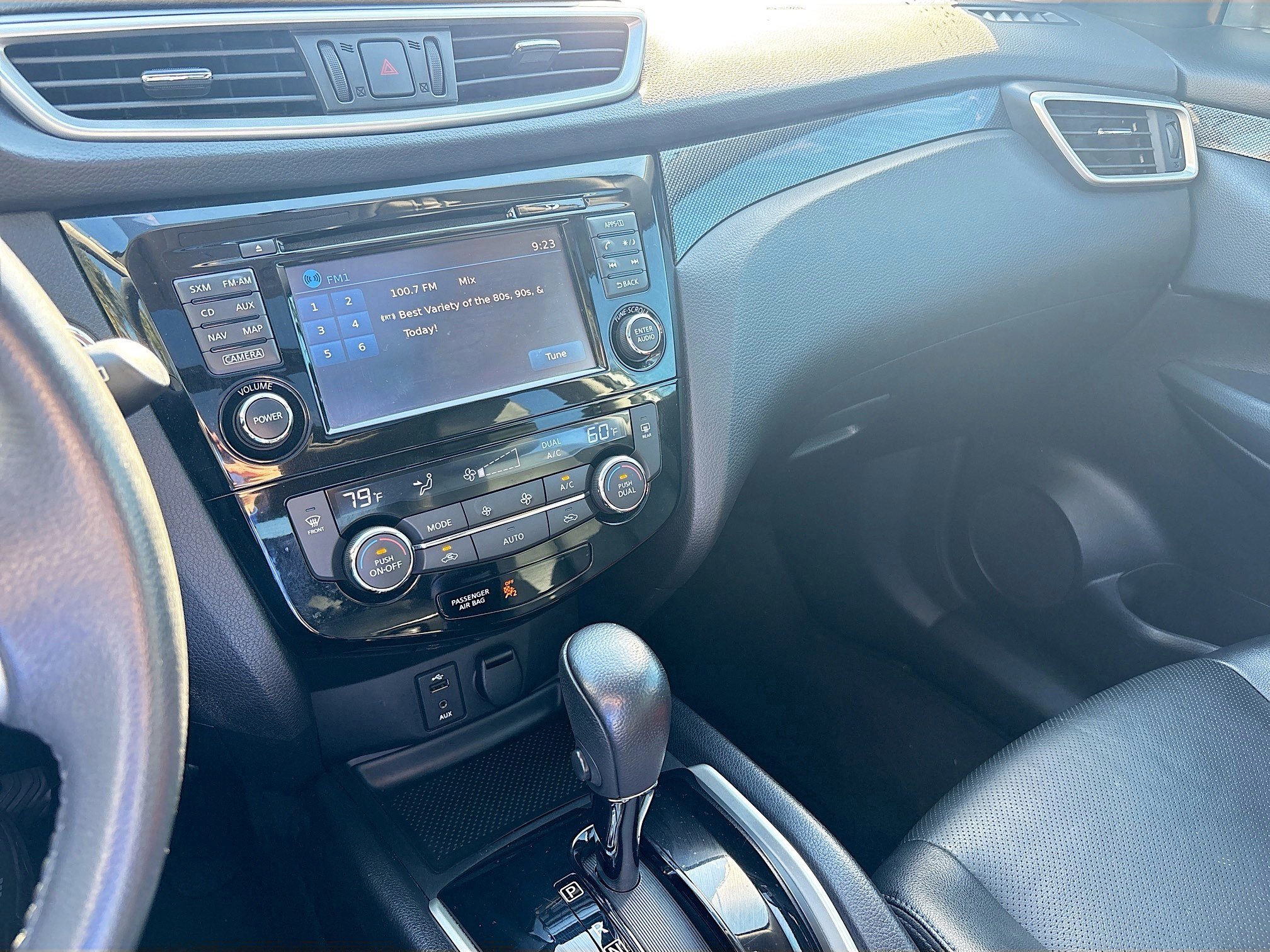 Used 2016 Nissan Rogue SL w/ SL Premium Package image 28