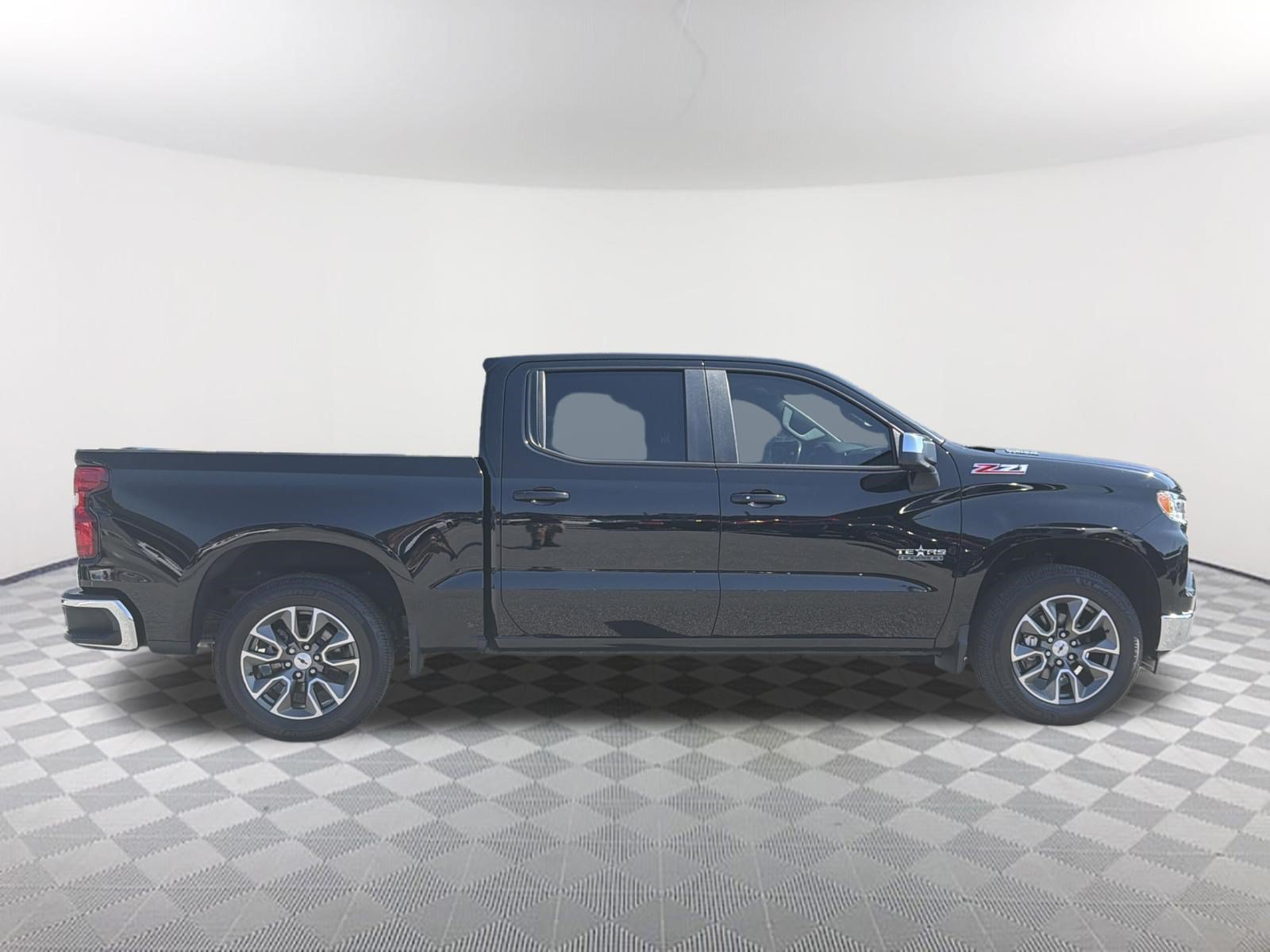 Used 2022 Chevrolet Silverado 1500 LT AWD/4WD image 7