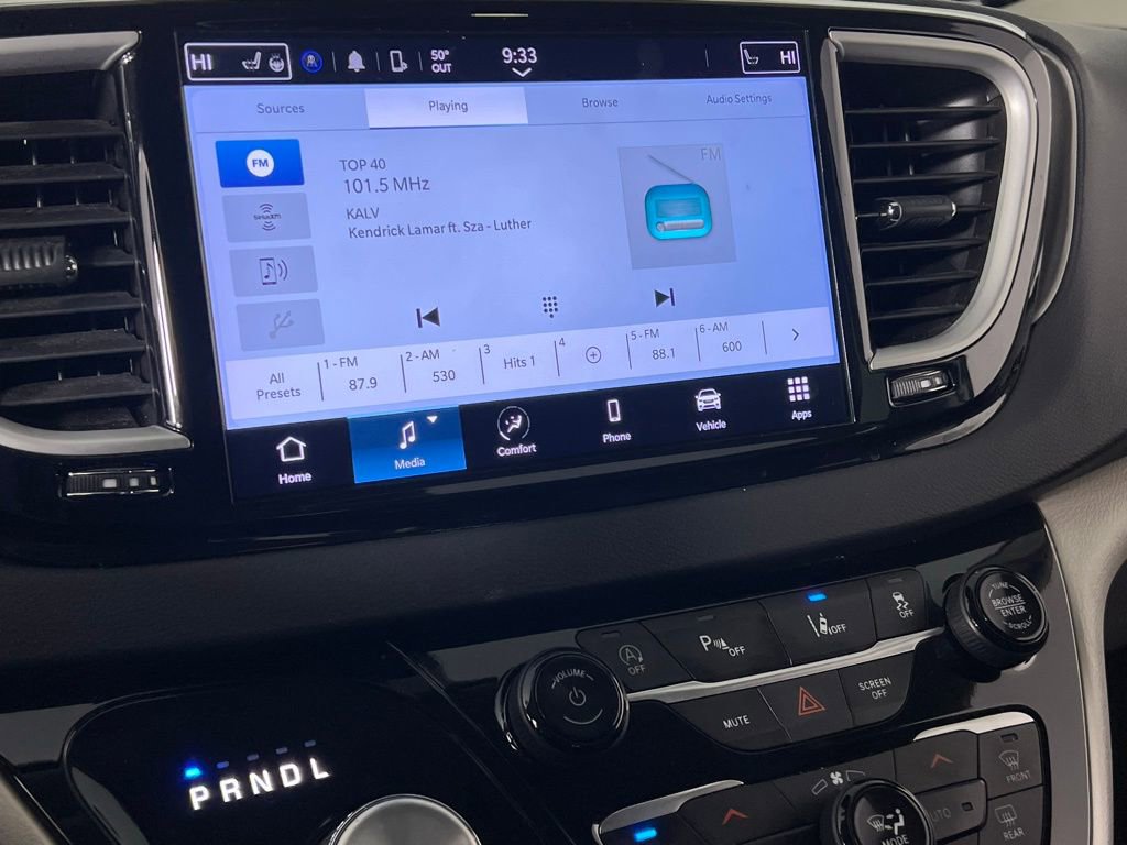 Used 2024 Chrysler Pacifica Touring-L image 18