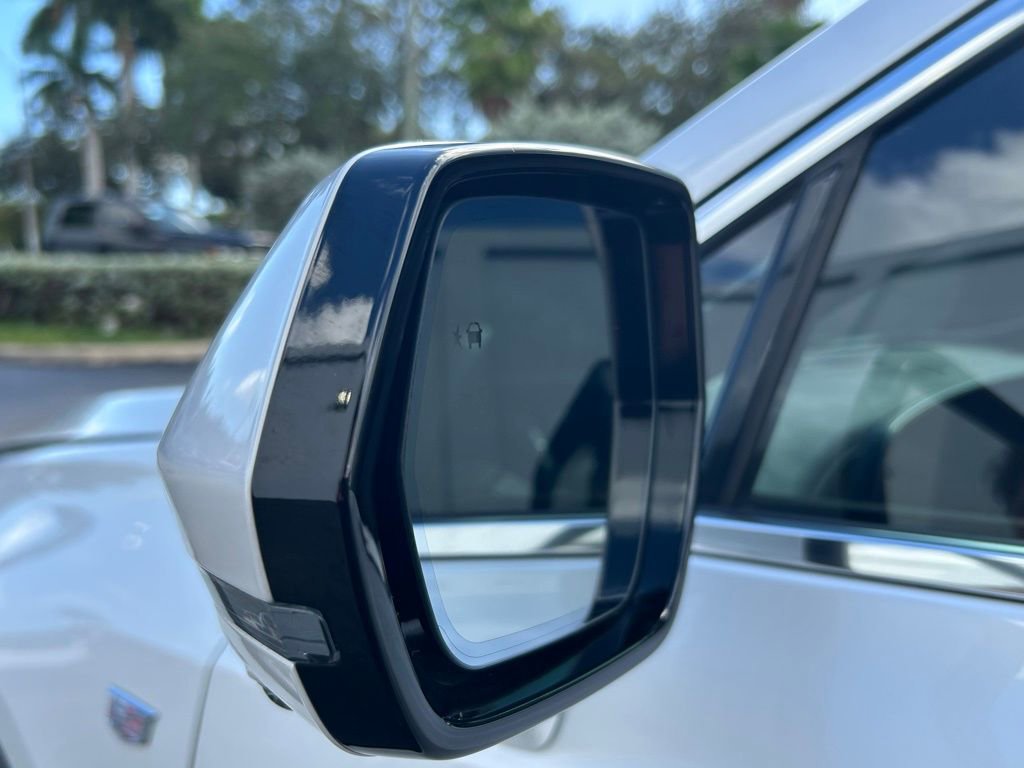 Used 2025 Cadillac XT4 Premium Luxury image 31