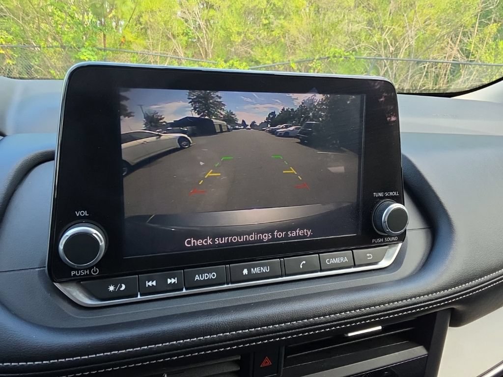 Certified 2025 Nissan Rogue SV FWD image 24
