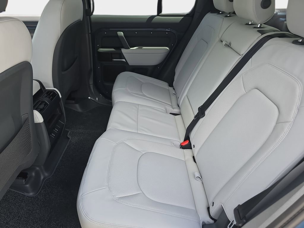 New 2026 Land Rover Defender 110 X-Dynamic SE AWD/4WD image 14