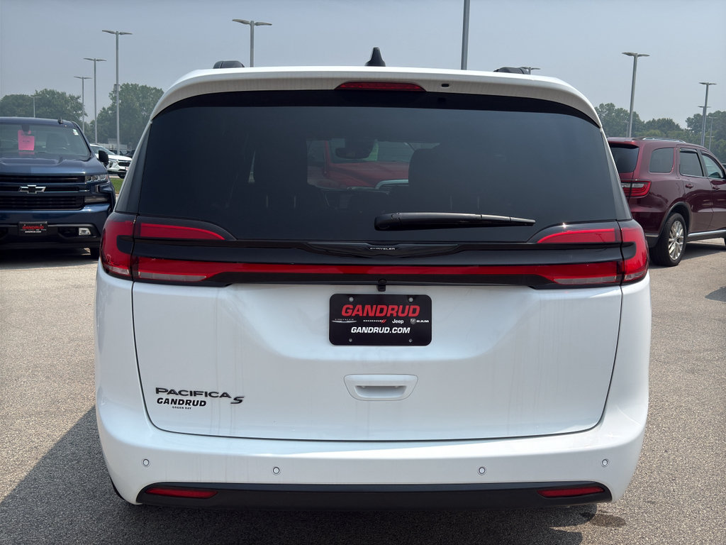 New 2026 Chrysler Pacifica Select w/ S Appearance Package FWD image 7