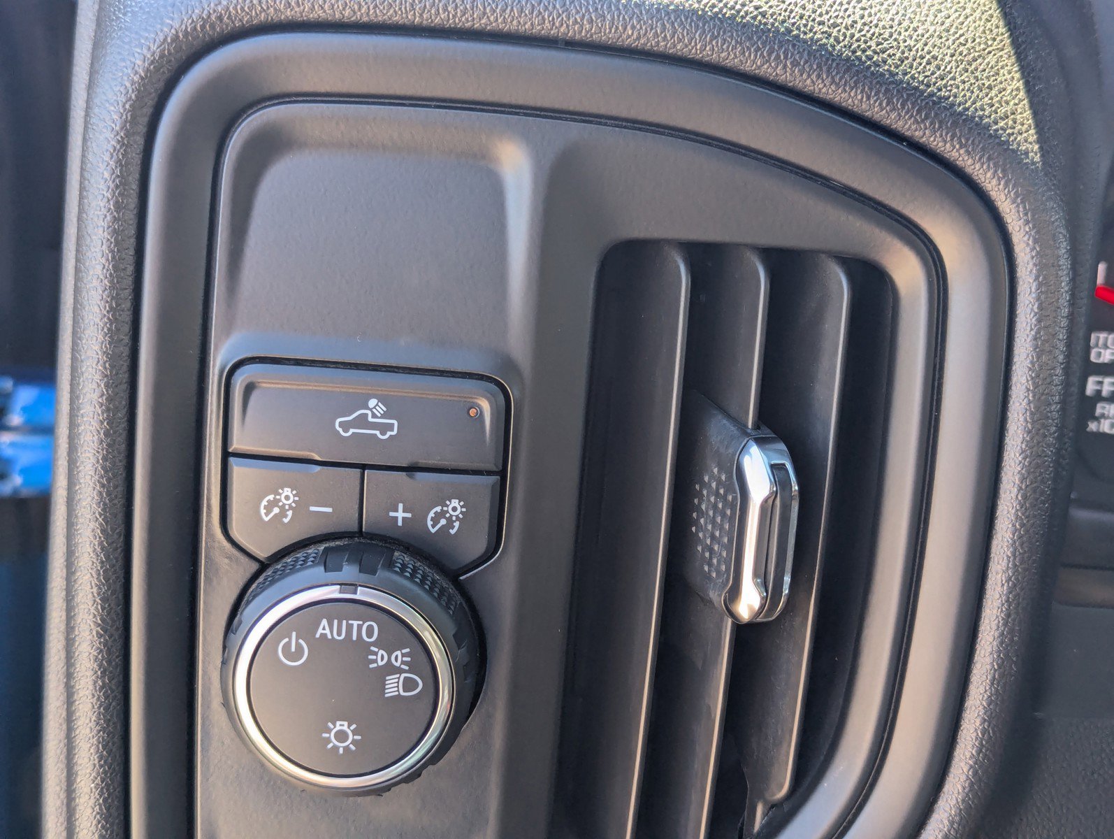 Used 2022 Chevrolet Silverado 1500 Custom image 15