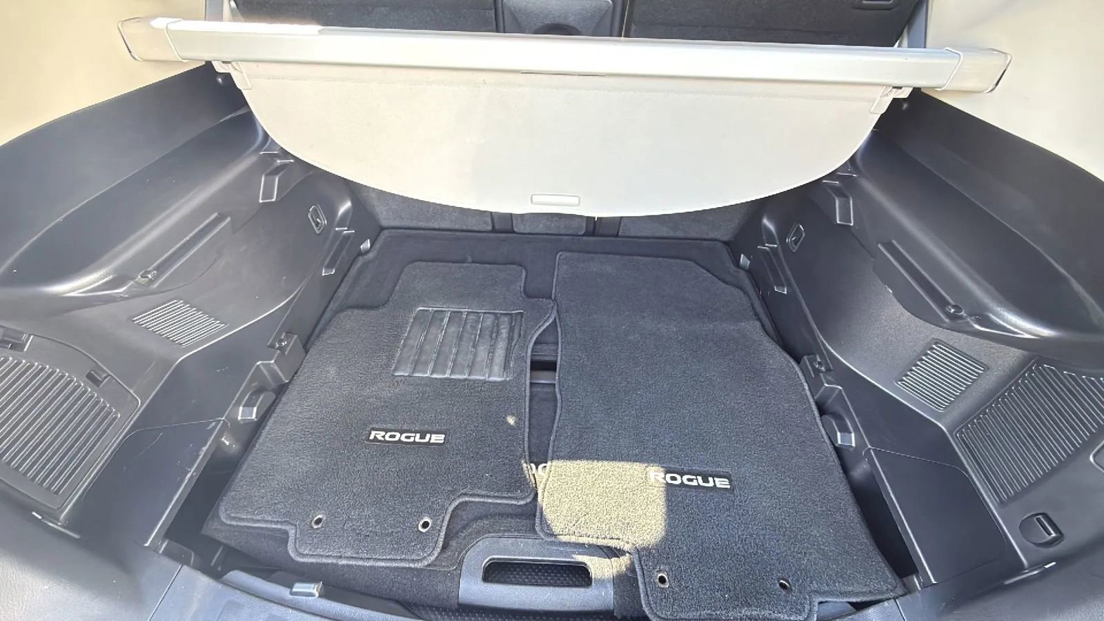 Used 2020 Nissan Rogue SV image 57