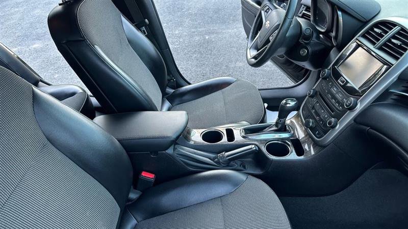 Used 2016 Chevrolet Malibu LT image 27