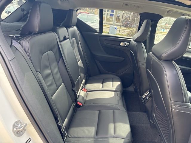Used 2025 Volvo XC40 B5 Core image 14