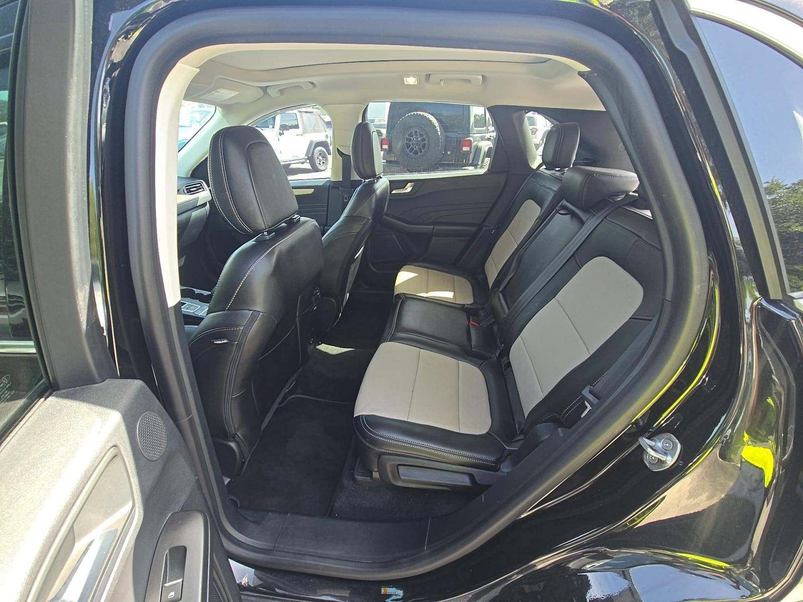 Used 2021 Ford Escape Titanium w/ Titanium Elite Package AWD/4WD image 12