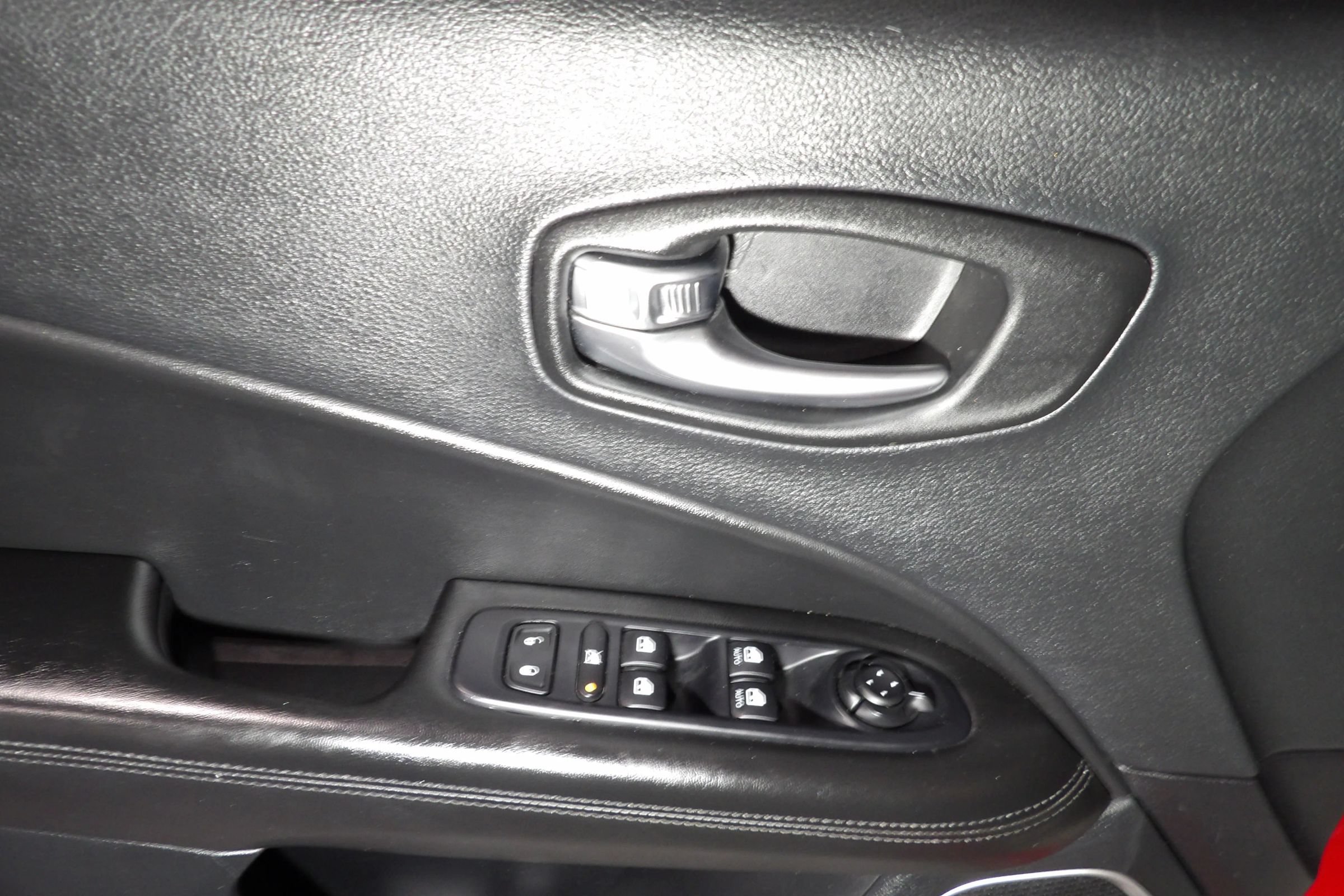 Used 2019 Jeep Compass Latitude AWD/4WD image 9