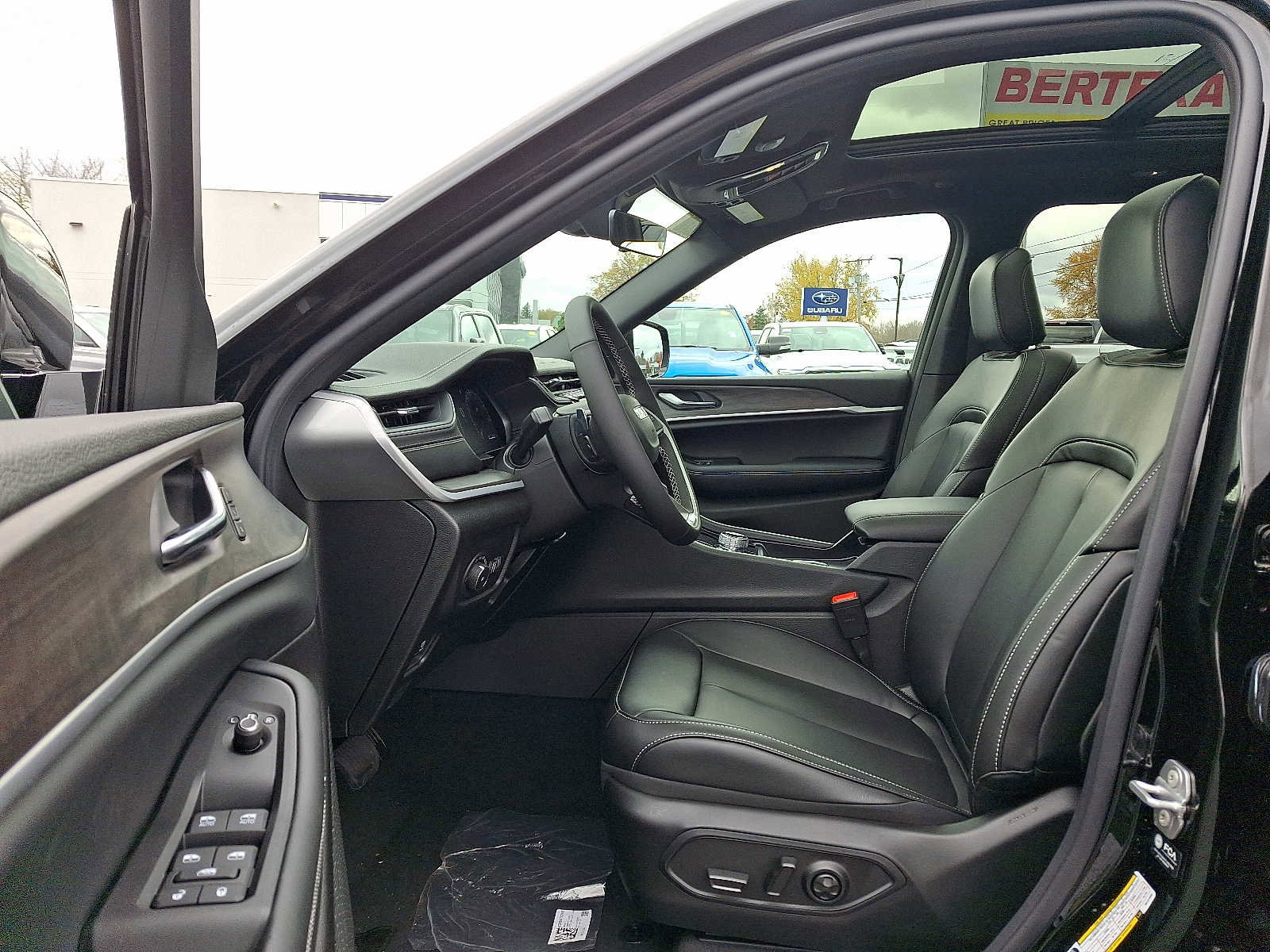 New 2025 Jeep Grand Cherokee Limited image 9