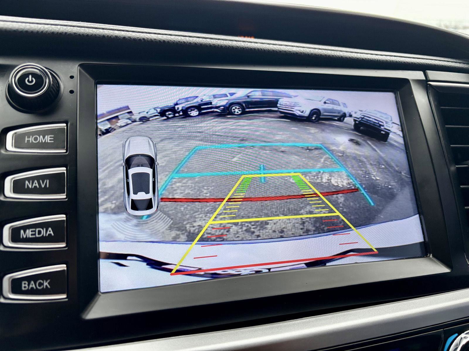 Used 2018 Toyota Highlander Plus AWD/4WD image 9