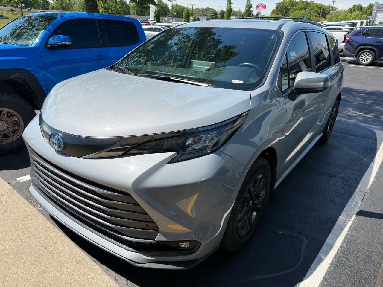 Used 2024 Toyota Sienna XLE Woodland Edition AWD/4WD image 6