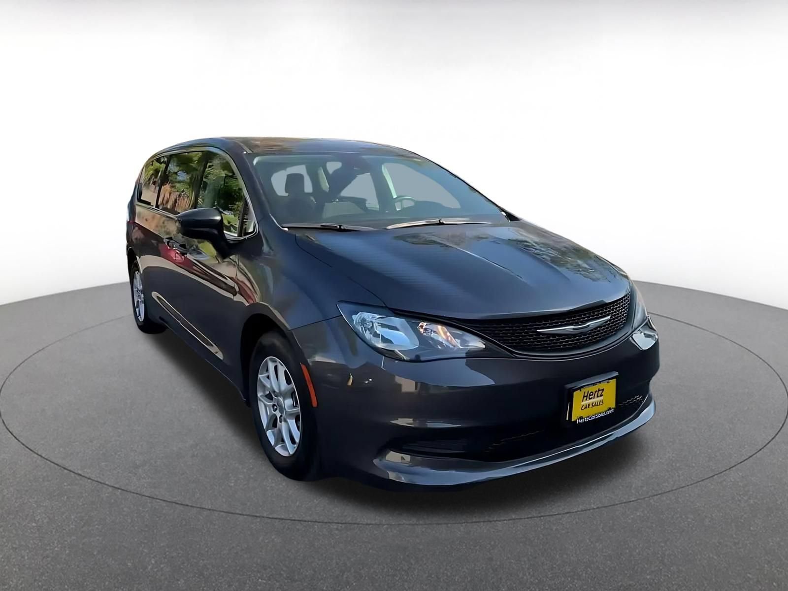 Used 2023 Chrysler Voyager LX FWD image 3