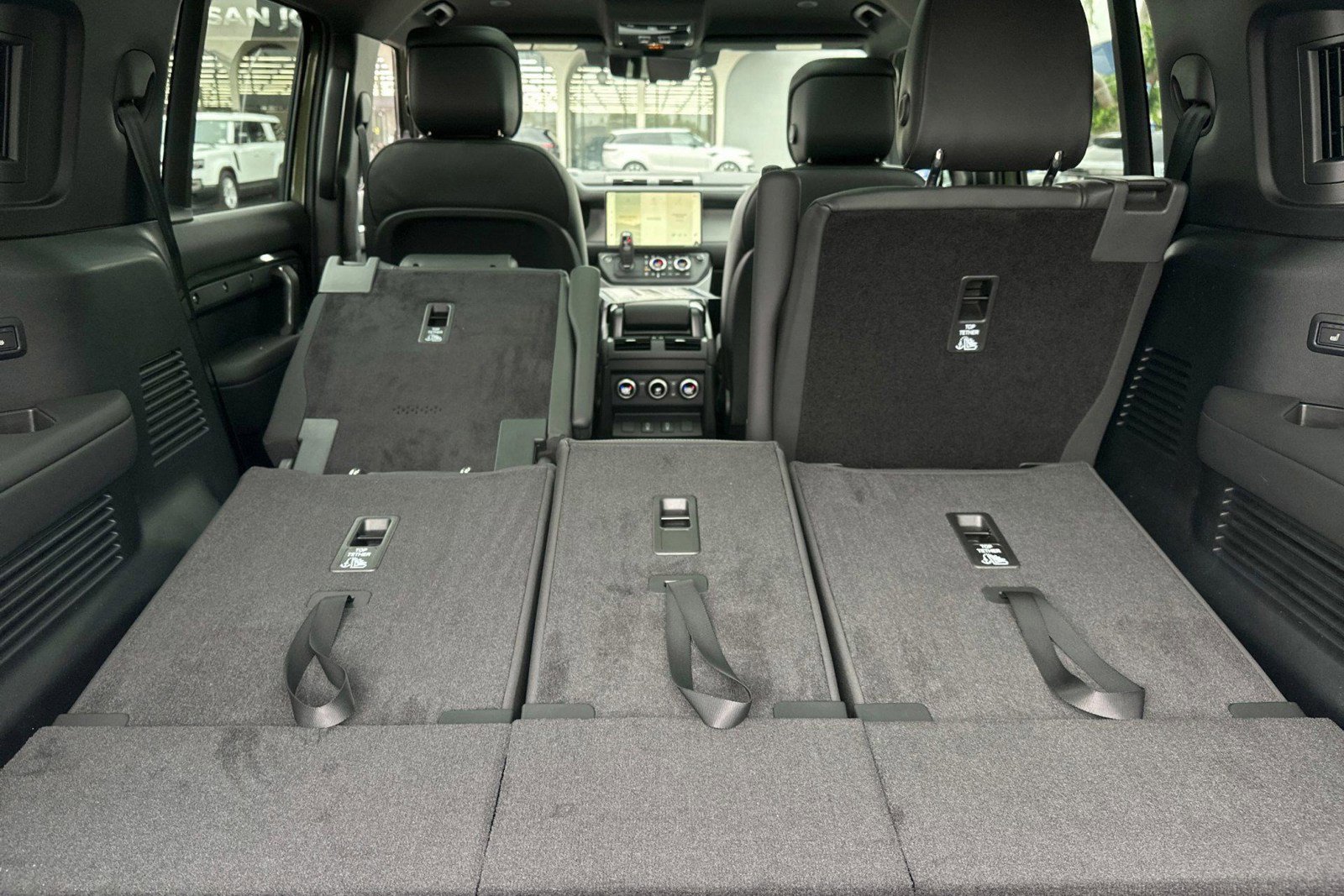 New 2026 Land Rover Defender 130 X-Dynamic SE image 28