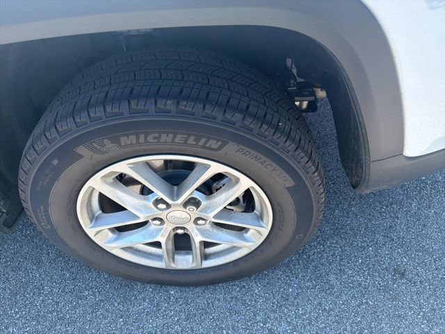 Used 2024 Jeep Grand Cherokee Laredo X image 23