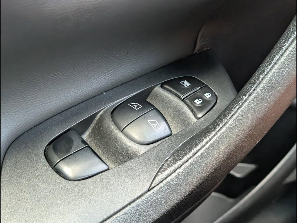 Used 2015 Nissan Altima 2.5 SV w/ Convenience Package FWD image 11