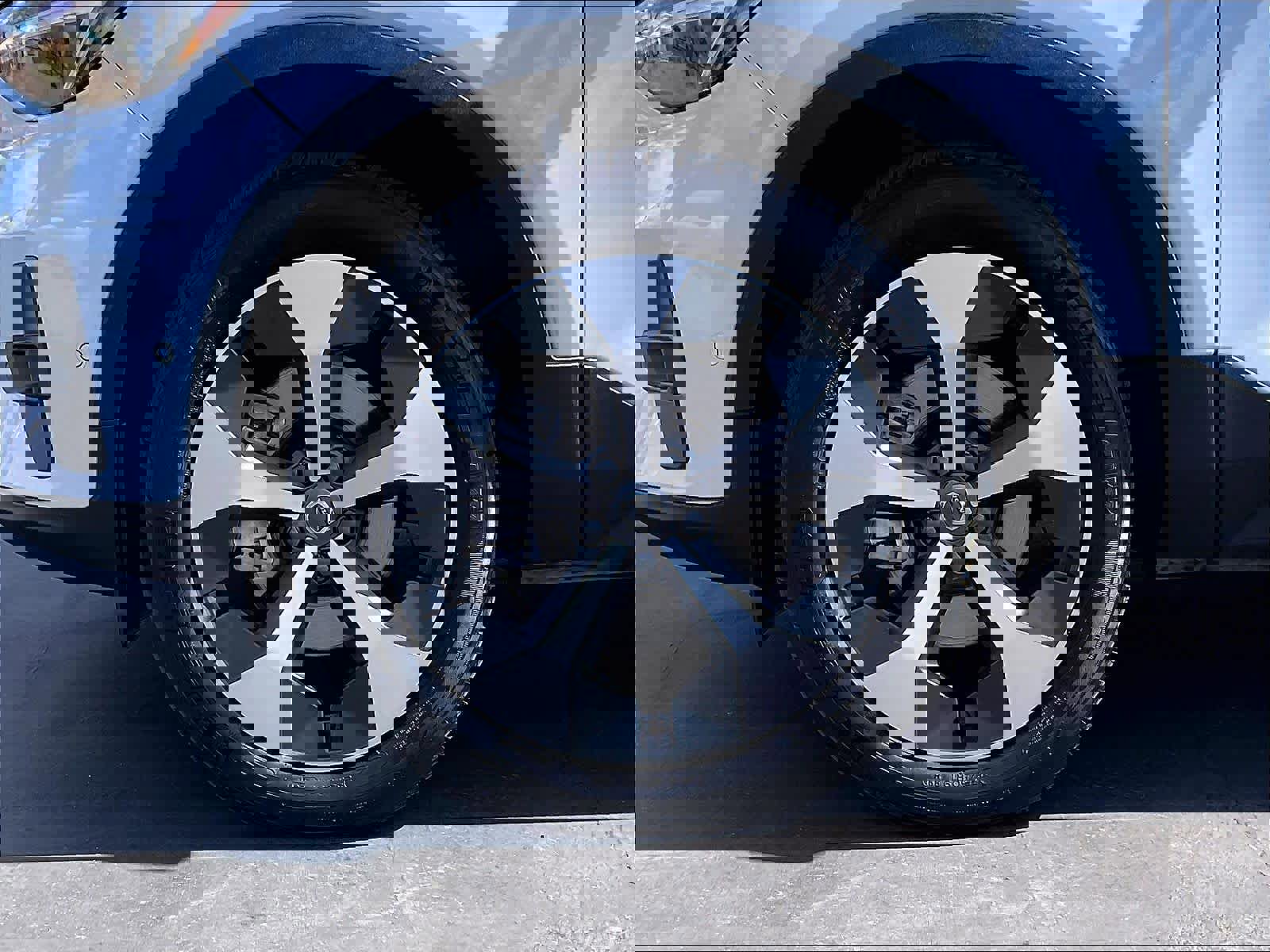 Used 2025 Volvo XC40 B5 Plus image 12