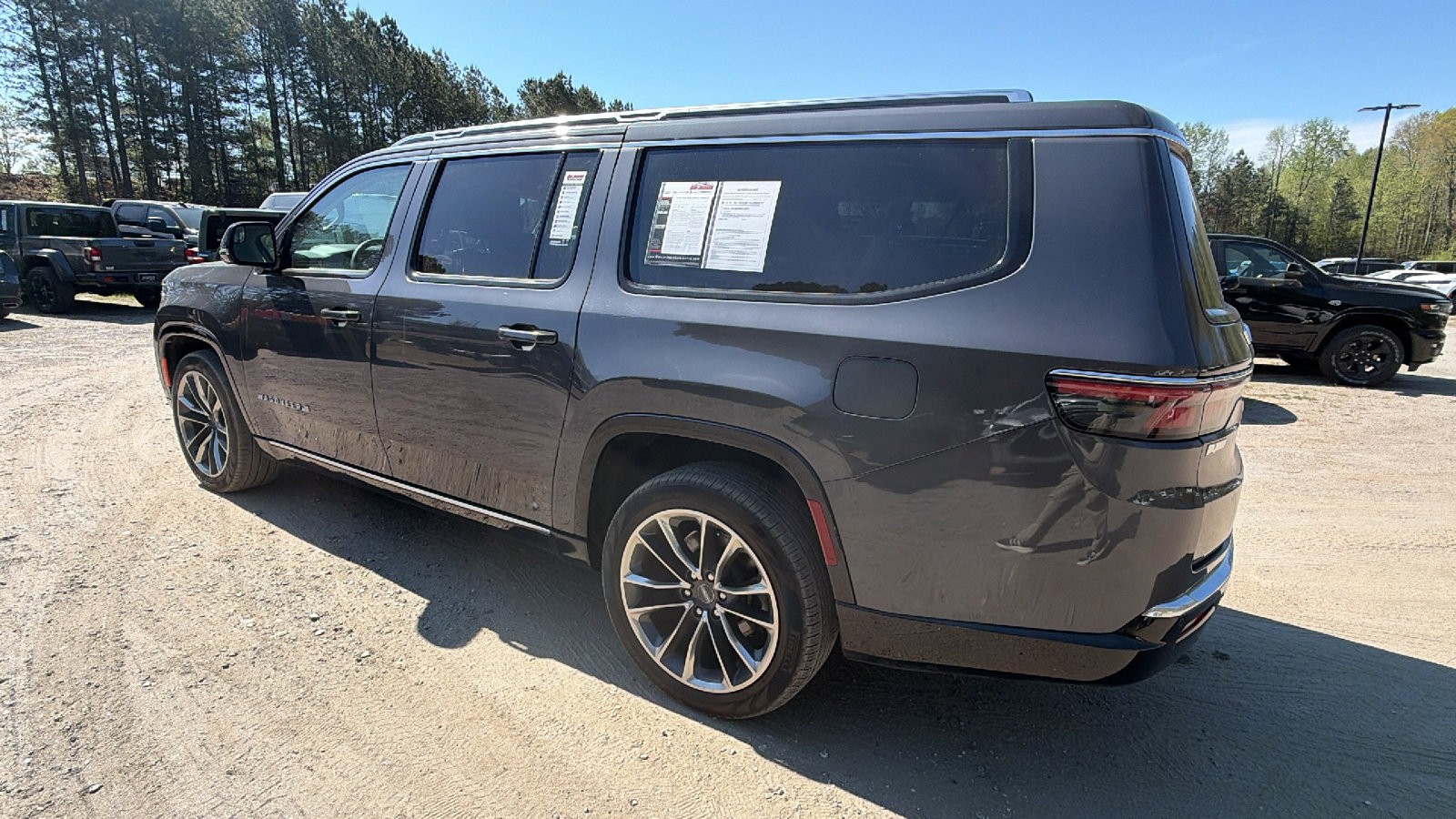 Used 2024 Jeep Wagoneer L Series III w/ Premium Group I image 10