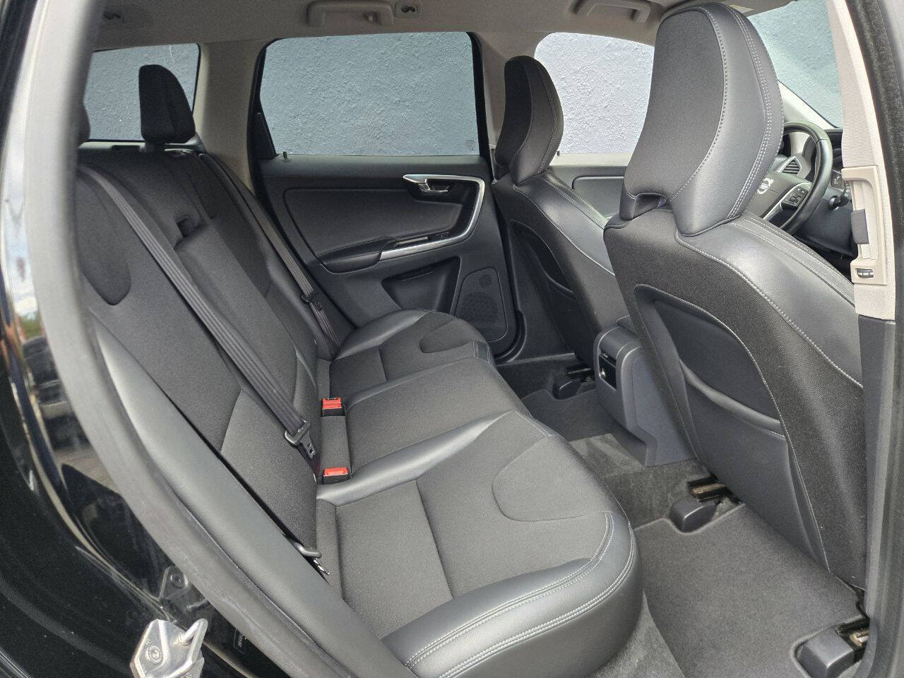 Used 2016 Volvo XC60 T5 FWD image 10